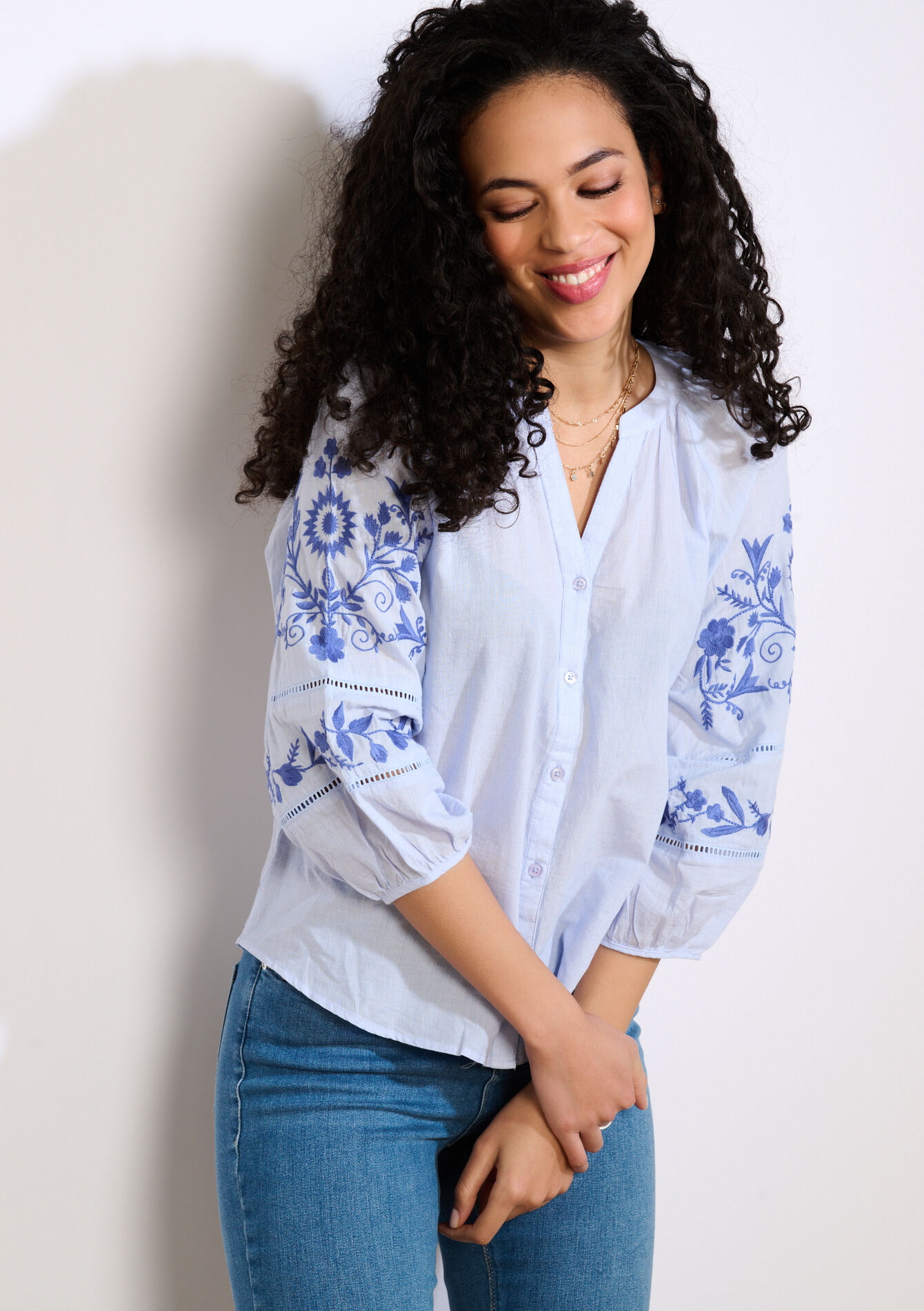 Romantisch geborduurd hemd - BLUE PASTEL - 05702949_3003