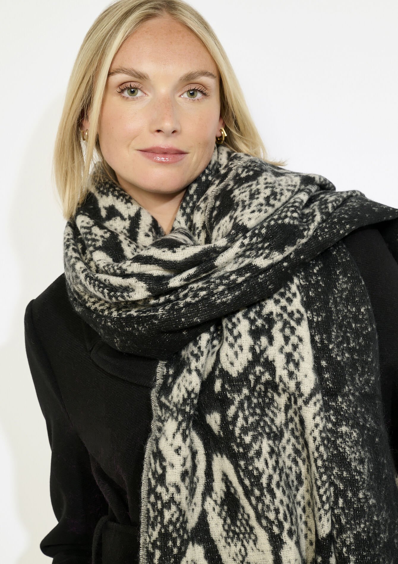 Zachte sjaal met pythonprint, Zachte sjaal met pythonprint, , hi-res