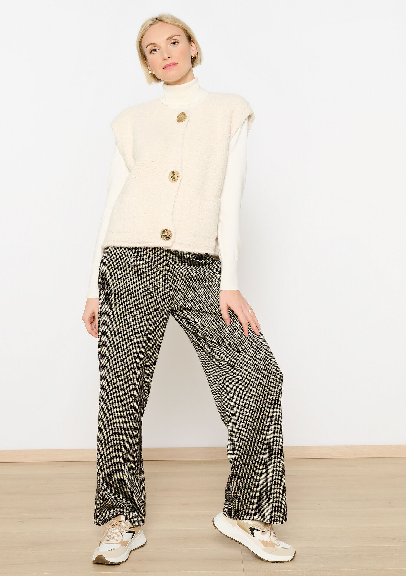 Sleeveless cardigan with gold buttons, Sleeveless cardigan with gold buttons - VANILLA WHITE - 04101243_1013