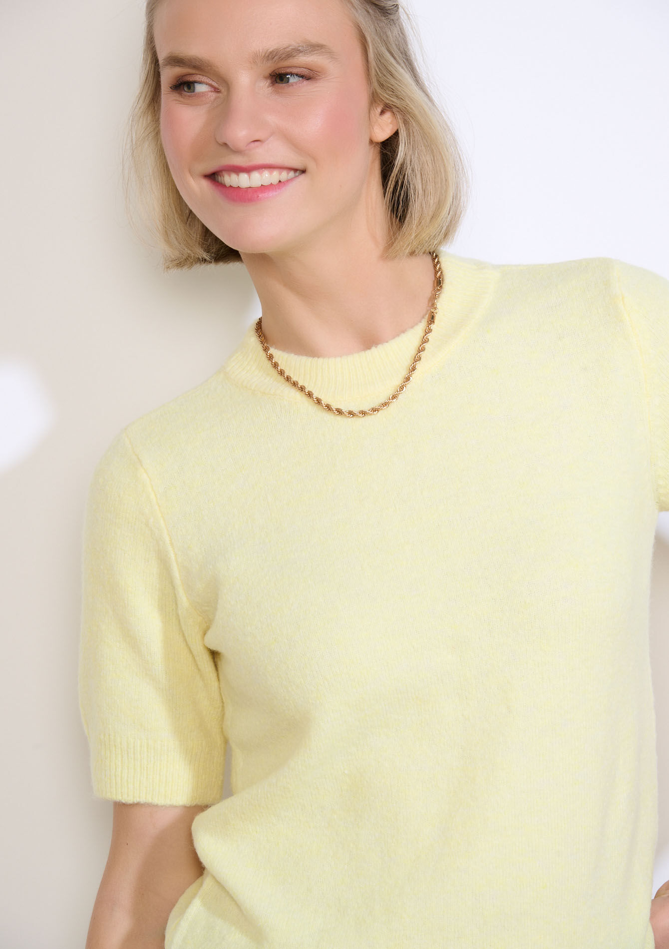 Zachte trui met korte mouwen - YELLOW PASTEL - 04007031_5004