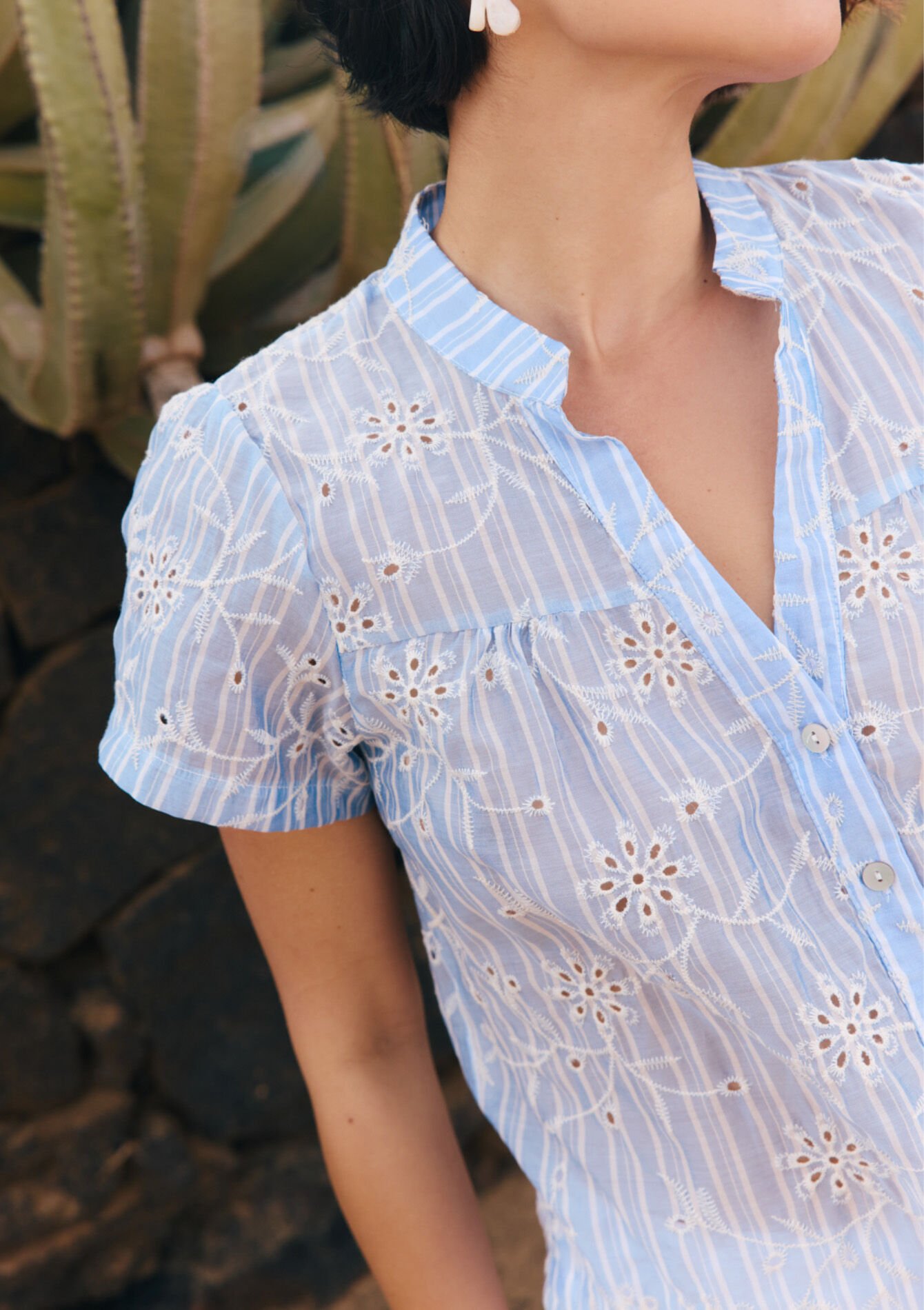 Embroidered short sleeve shirt - BLUE PASTEL - 05703069_3003