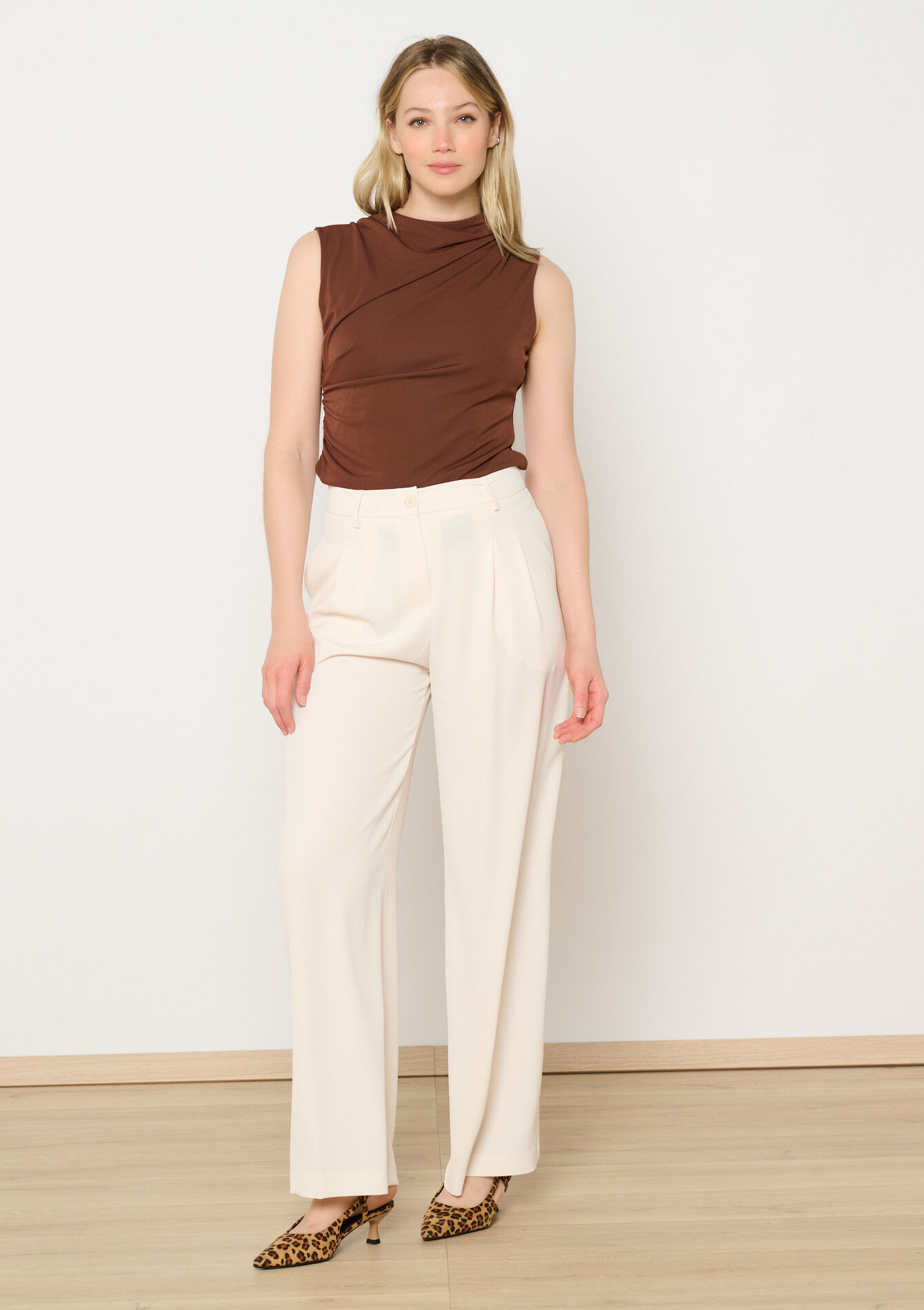 High-waist vloeiende broek, High-waist vloeiende broek - VANILLA WHITE - 06100711_1013