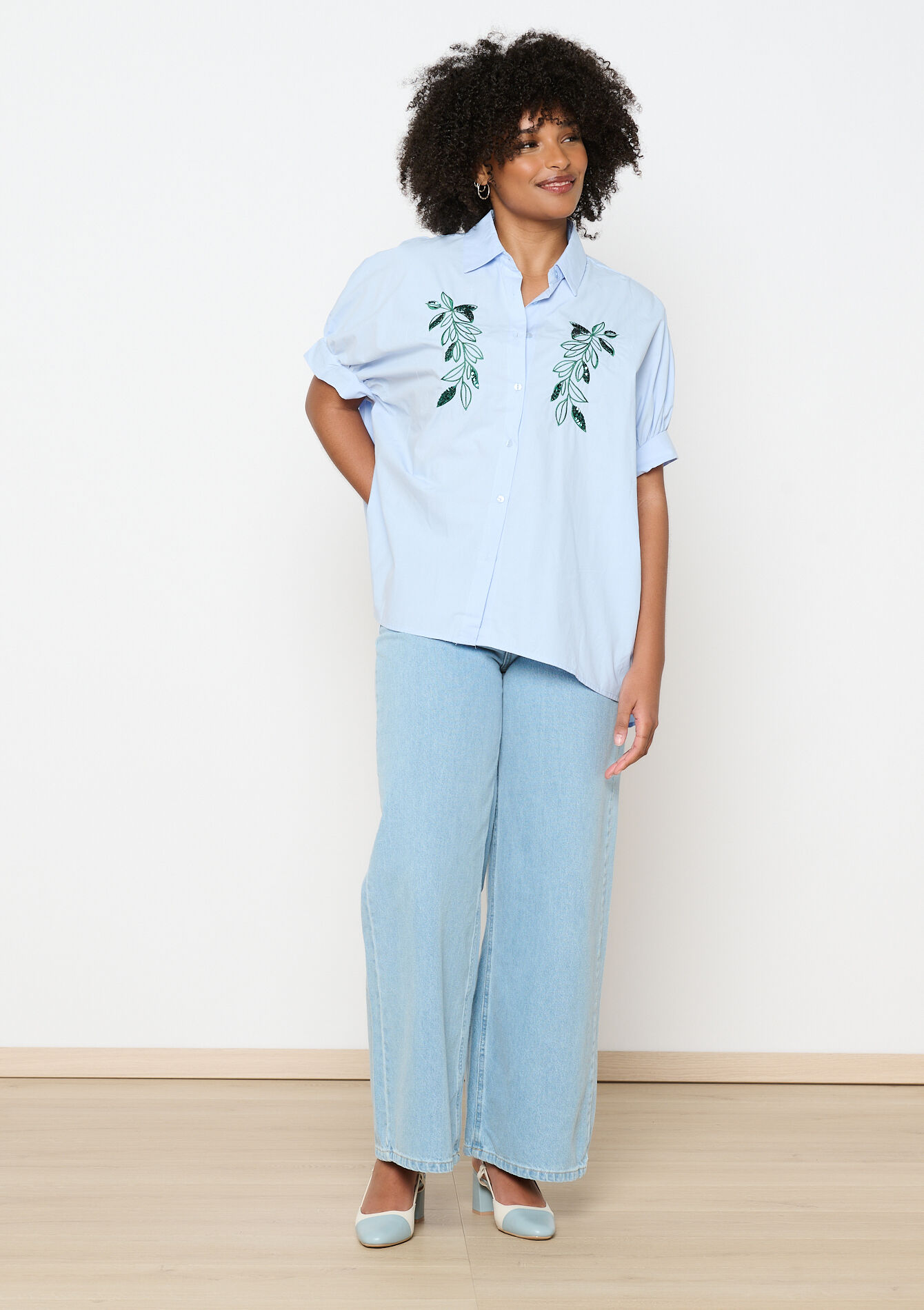 Oversized hemd met borduursel - BLUE PASTEL - 05702725_3003