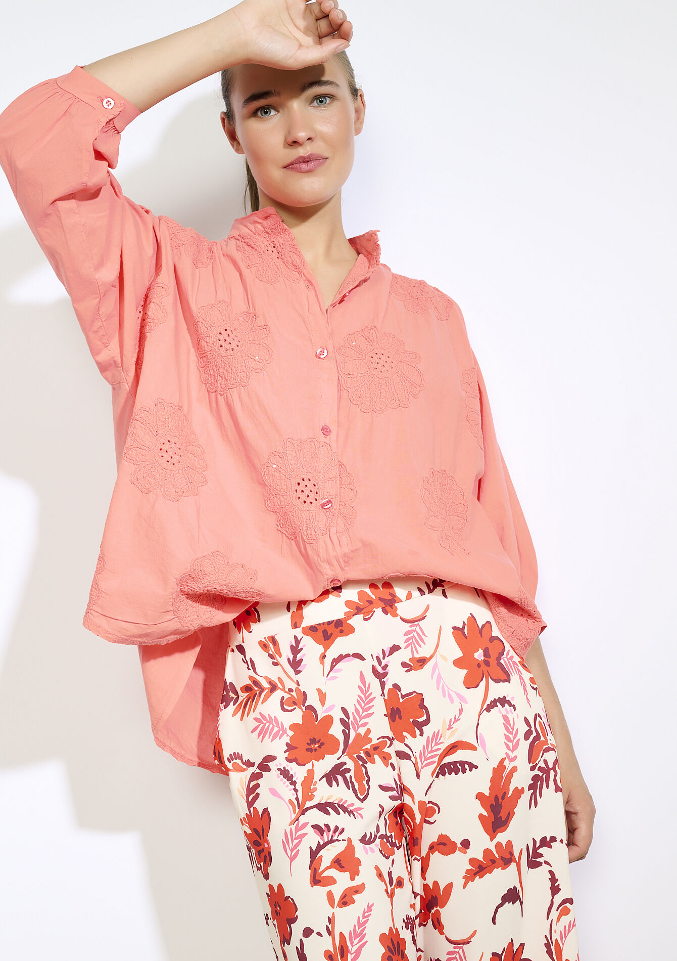 Blouse met broderie anglaise, Blouse met broderie anglaise - CORAL BRIGHT - 05702886_2007