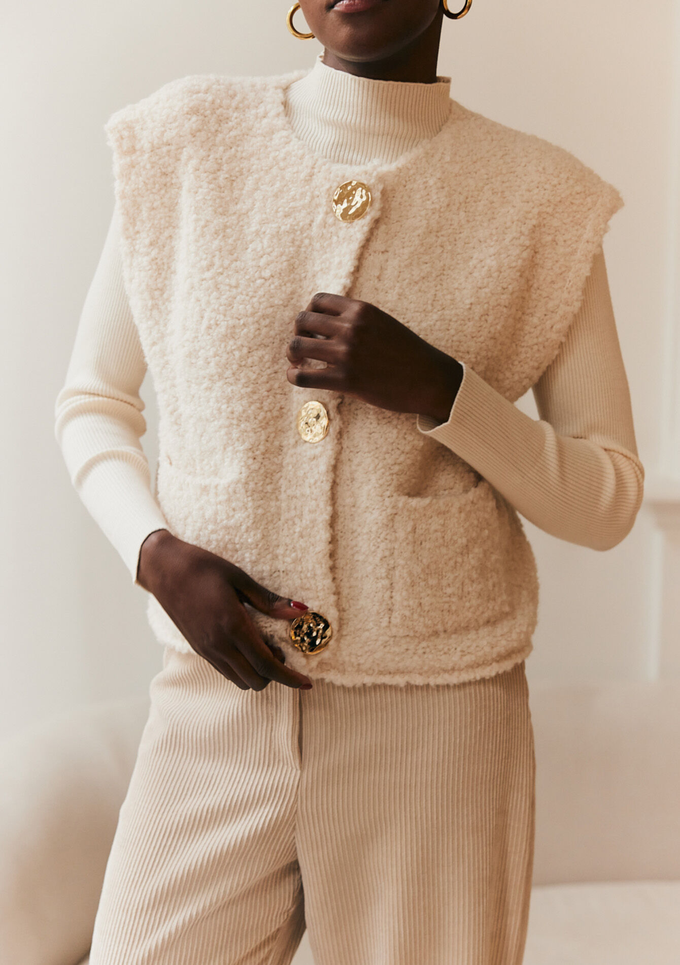 Sleeveless cardigan with gold buttons, Sleeveless cardigan with gold buttons - VANILLA WHITE - 04101243_1013