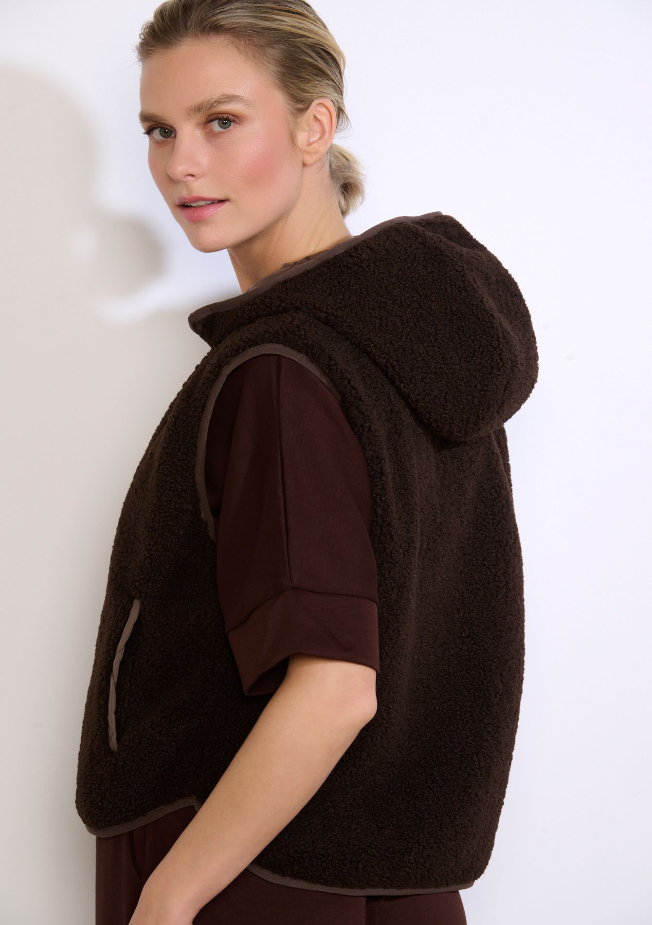 Reversible hooded vest - BROWN DARK CHOCOLATE - 15100413_3720
