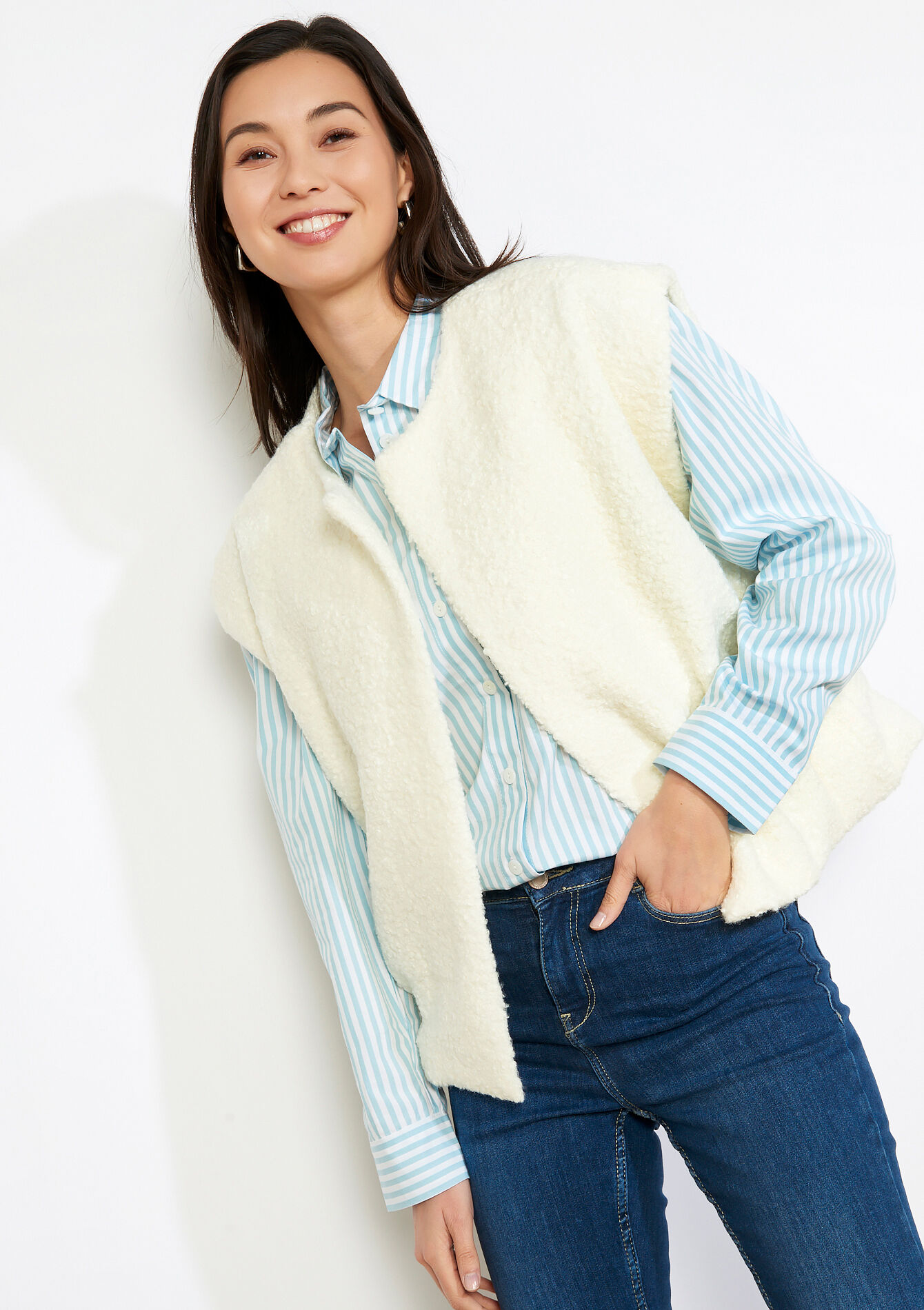 Mouwloos vest met structuur - VANILLA WHITE - 09001525_1013