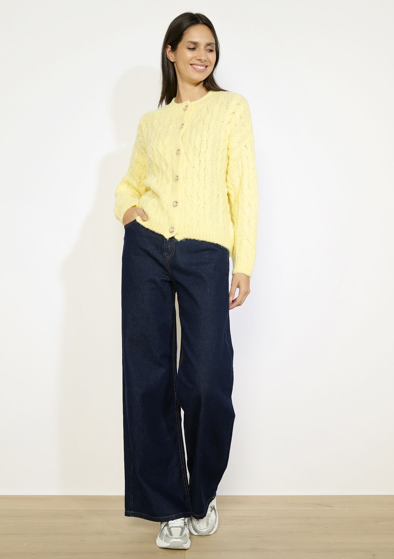 Kabelgebreide cardigan met knopen, Kabelgebreide cardigan met knopen - YELLOW PASTEL - 04101374_5004