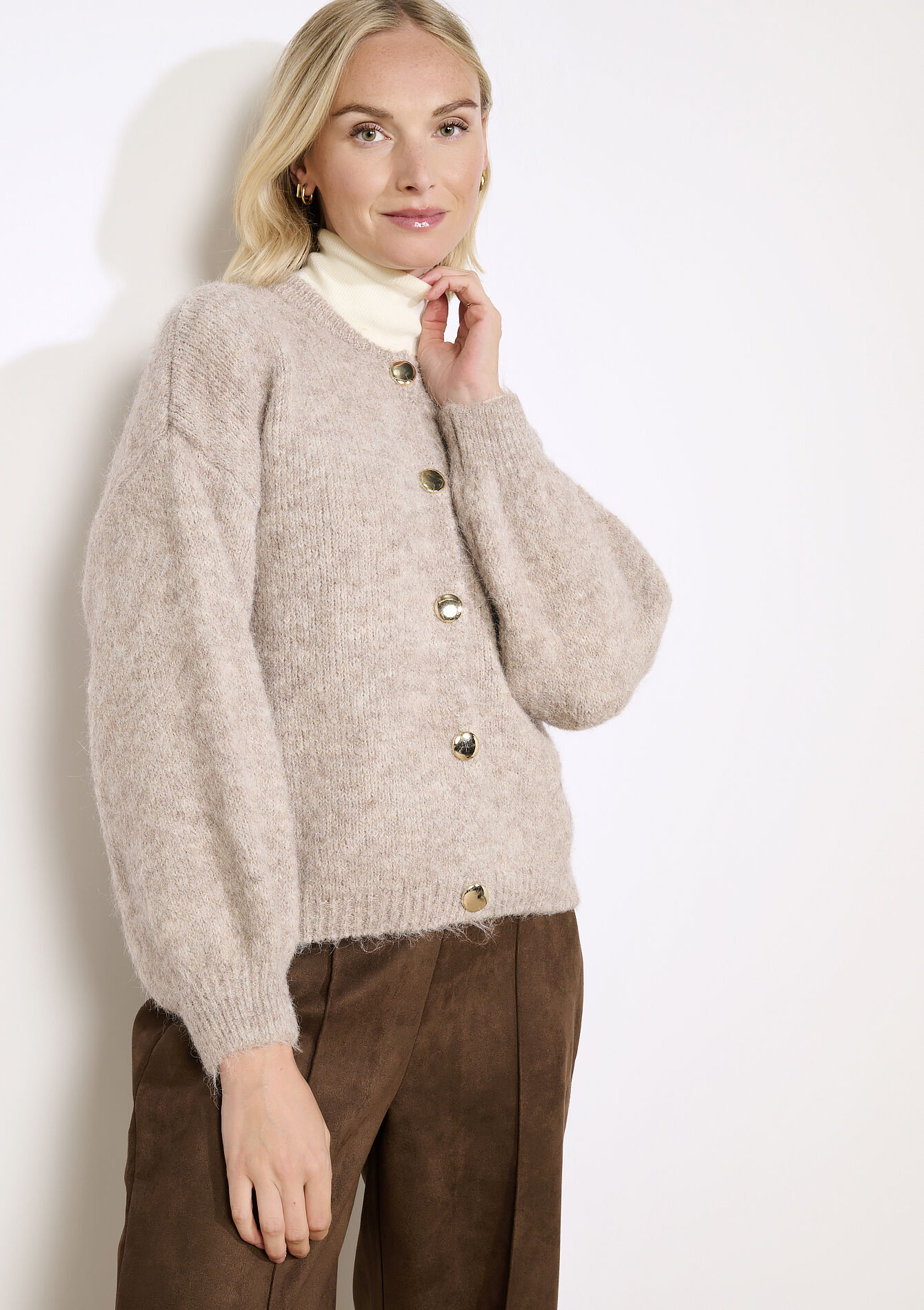 Fijngebreide cardigan met knopen, Fijngebreide cardigan met knopen - LIGHT TAUPE - 04101395_2572