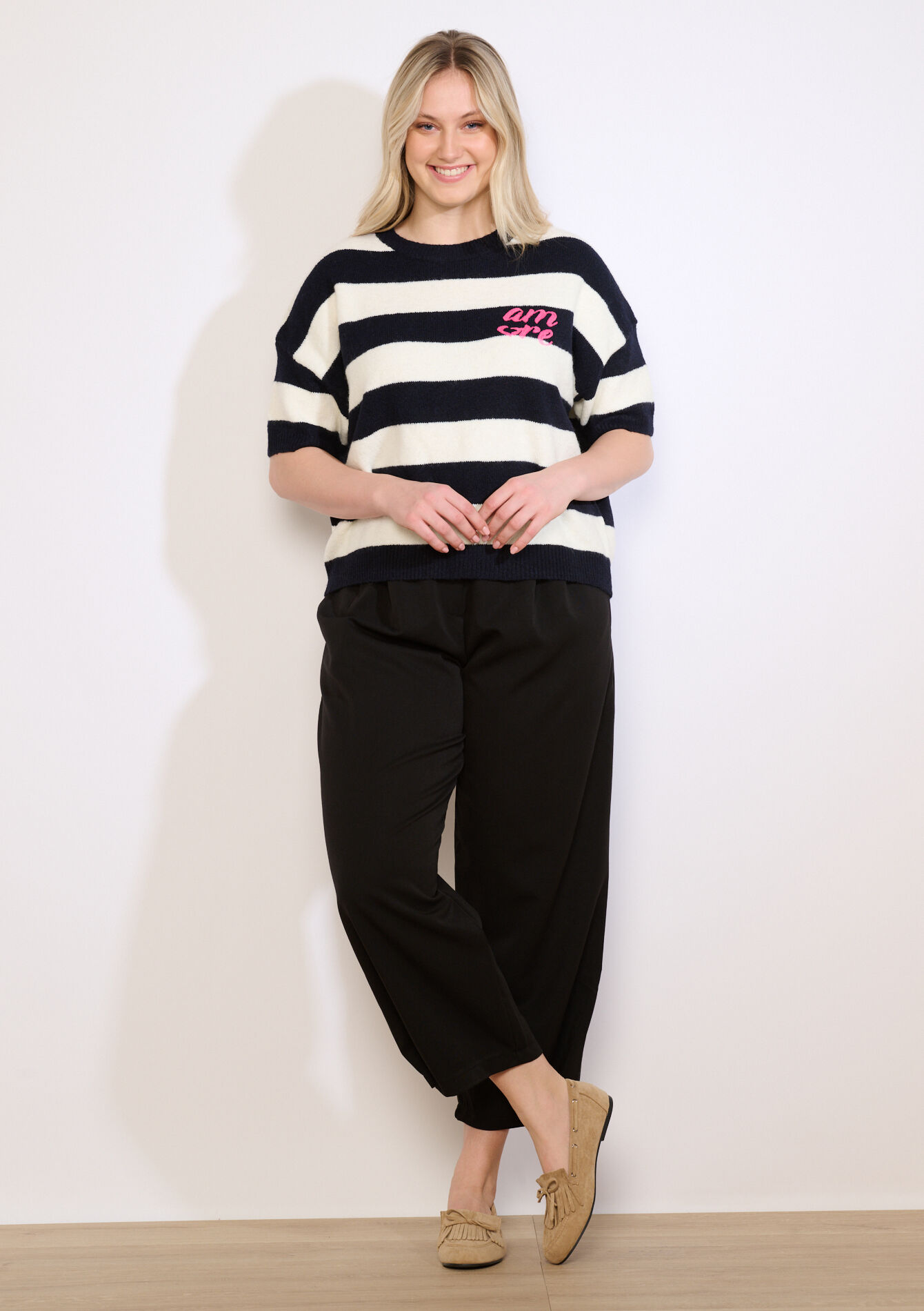 Striped sweater with slogan - NAVY BASIC - 04007172