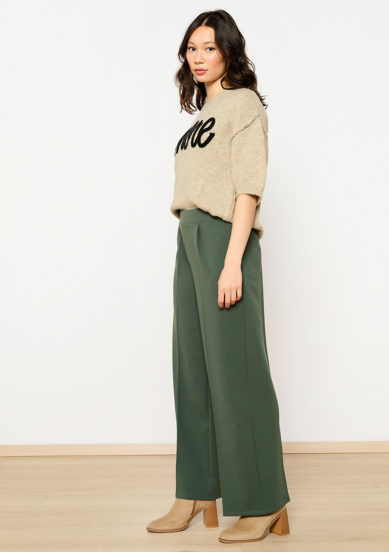 Losse broek met bandplooi - KHAKI MED - 06600945_4327