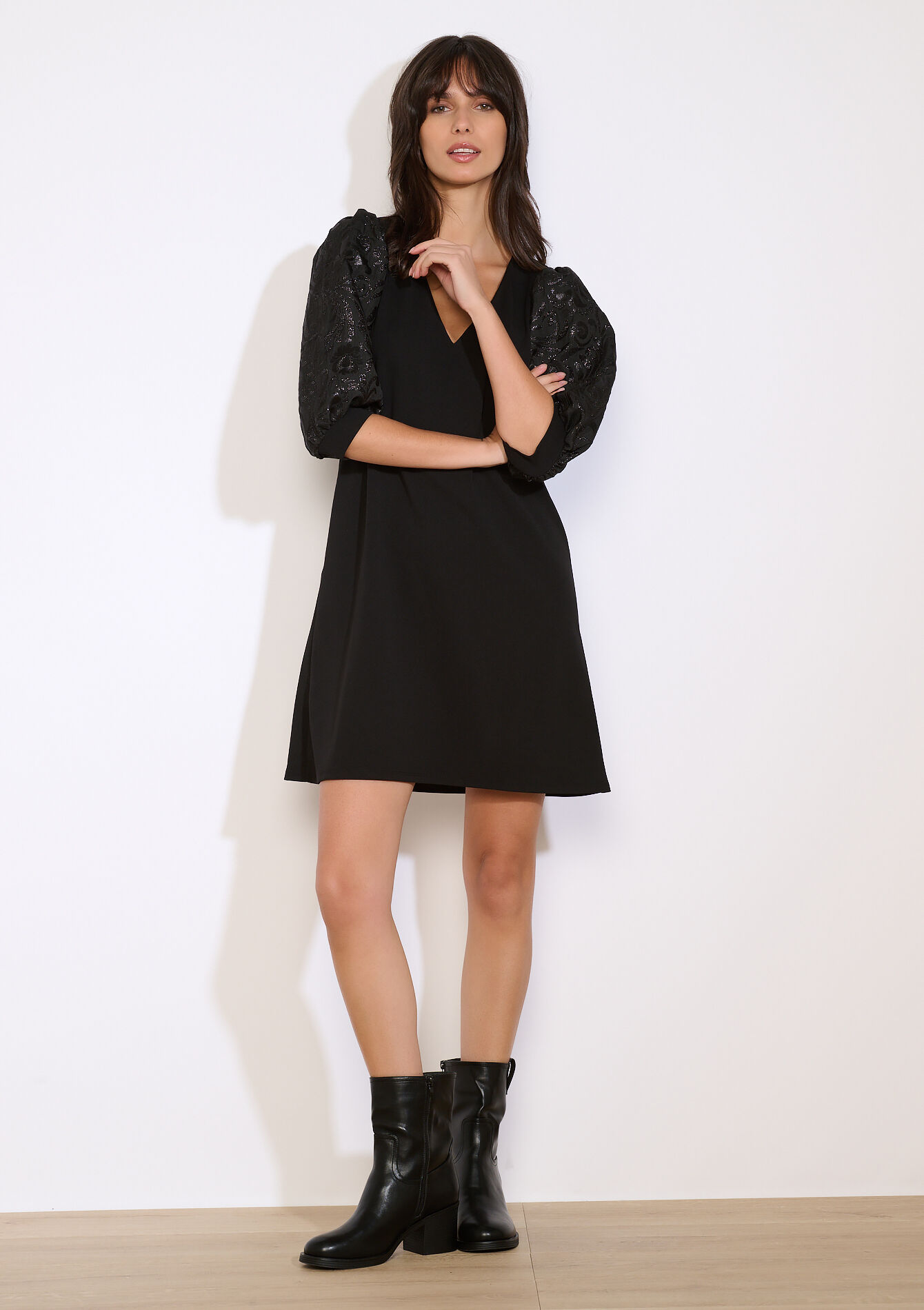 Robe courte manches brodées, , back