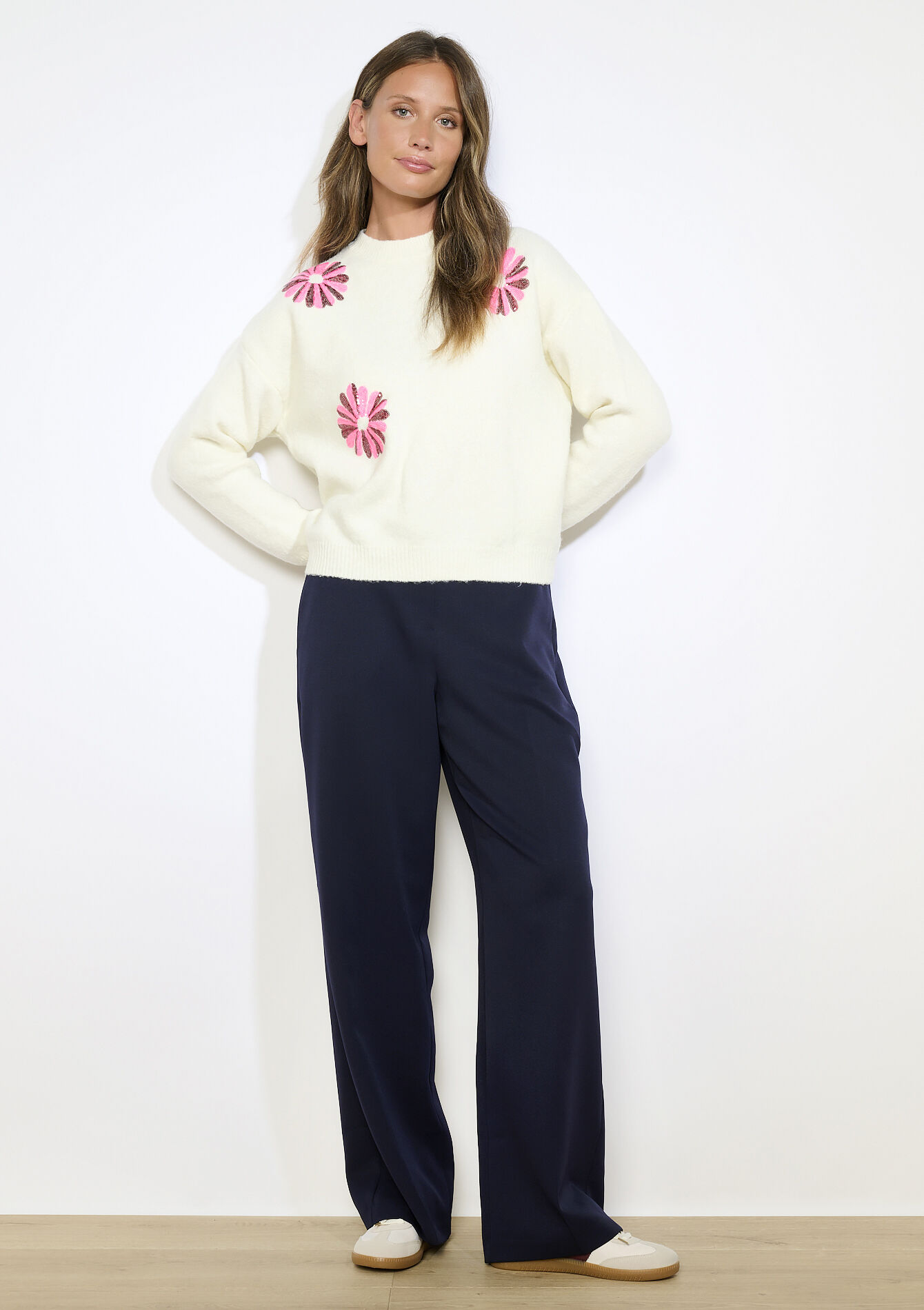 Zachte trui met bloemen - VANILLA WHITE - 04007035_1013