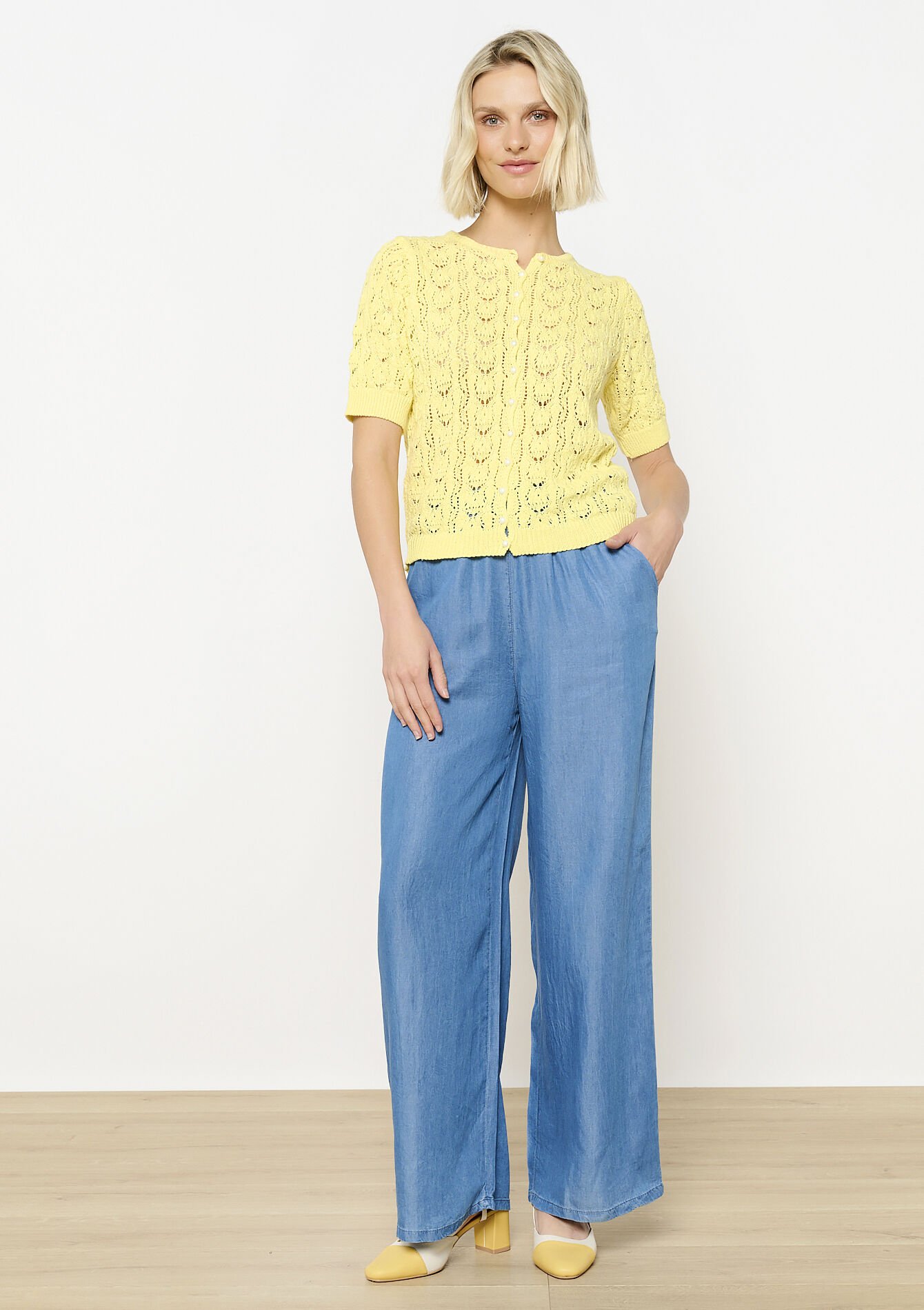 Ajourvestje met fijne knoopjes, Ajourvestje met fijne knoopjes - YELLOW PASTEL - 04101320_5004