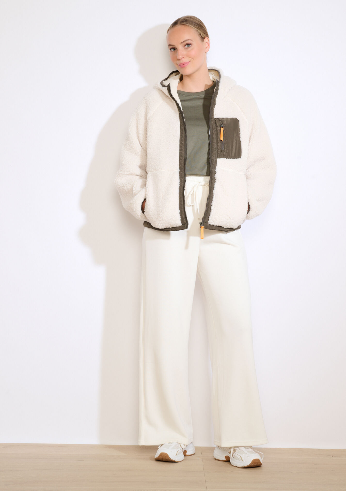 Jas met capuchon in imitatievacht, Jas met capuchon in imitatievacht - VANILLA WHITE - 15100344_1013