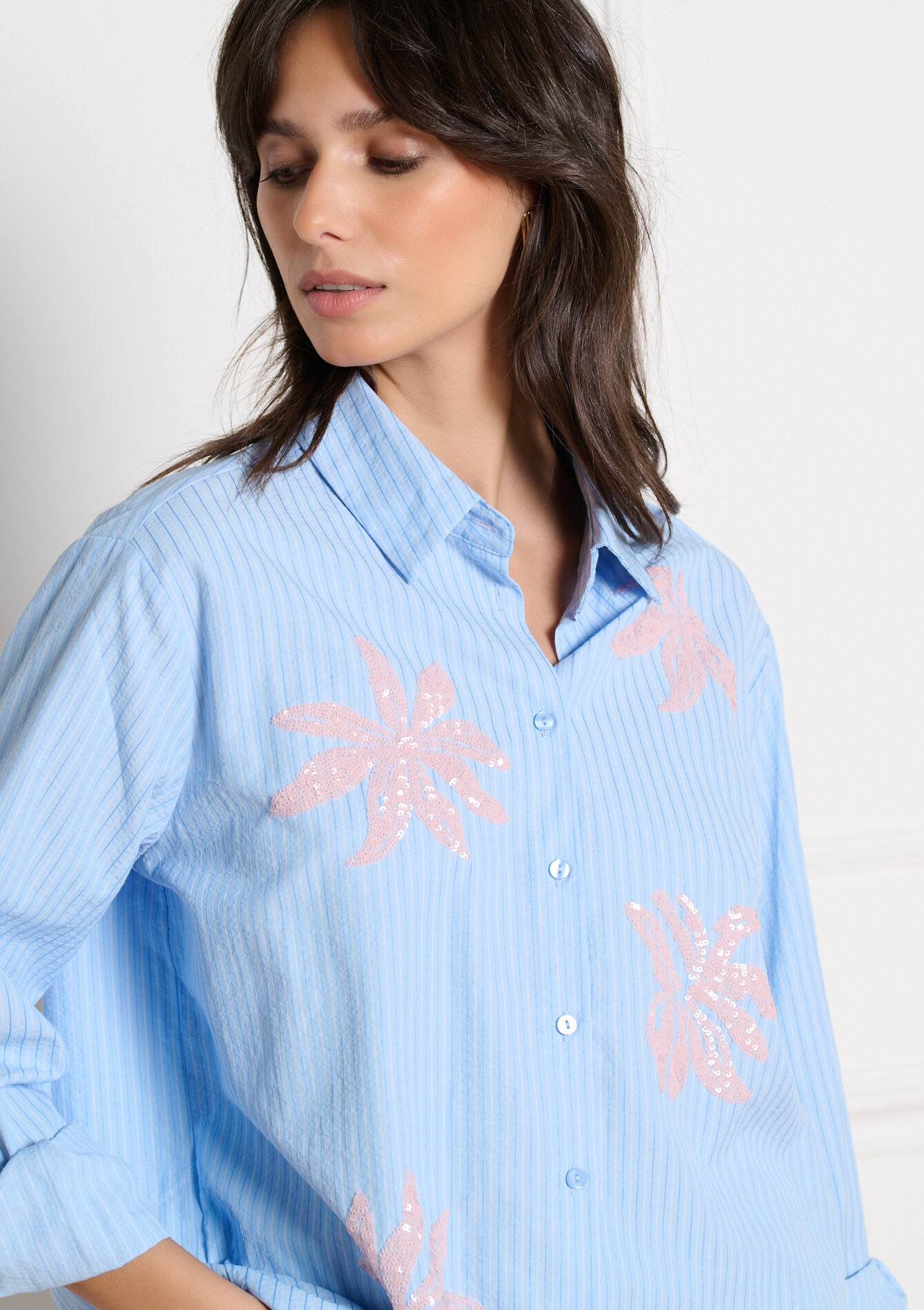 Shirt met pailletten - BLUE PASTEL - 05703036_3003