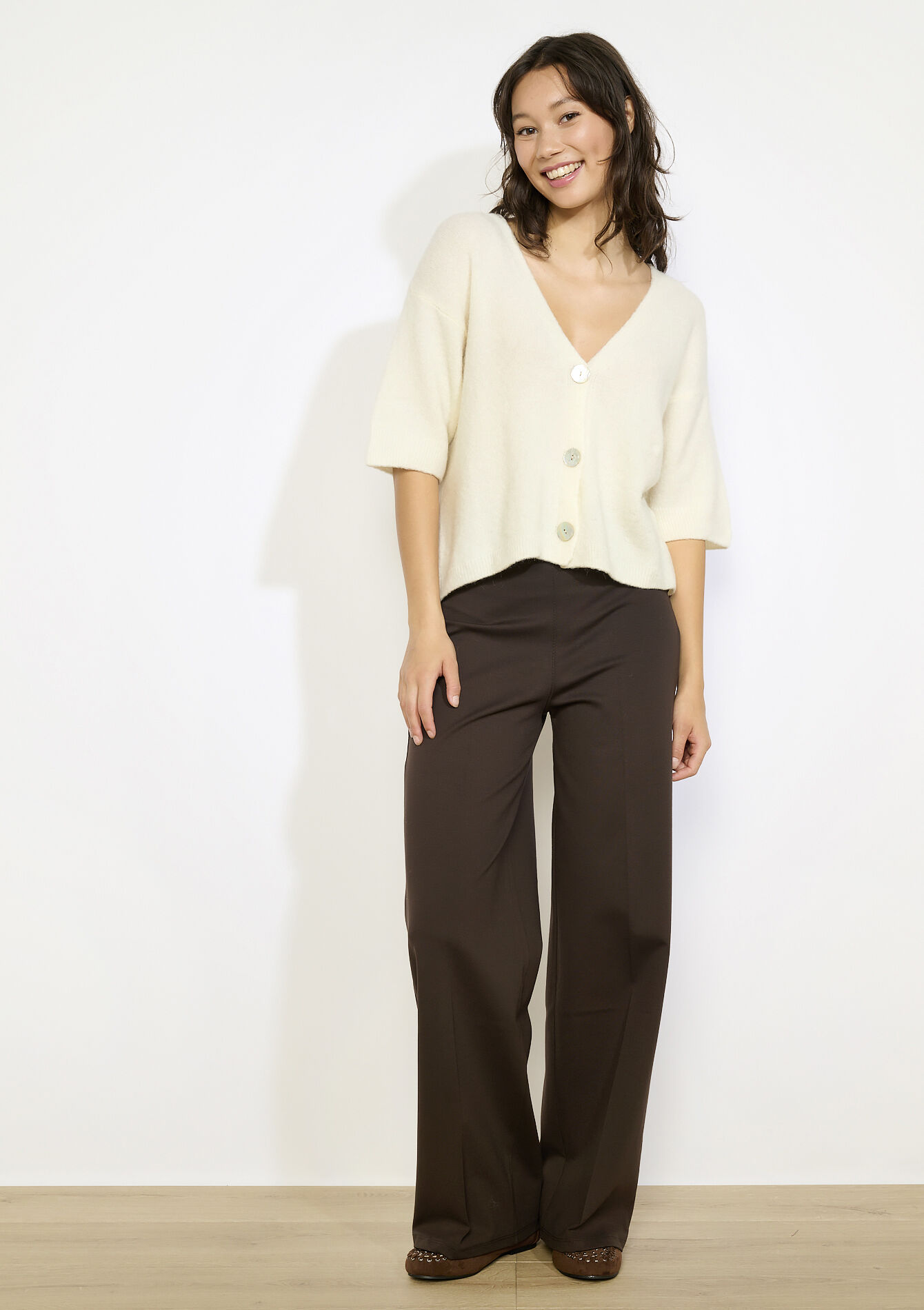 Kort vest met opvallende knopen, Kort vest met opvallende knopen - VANILLA WHITE - 04101356_1013