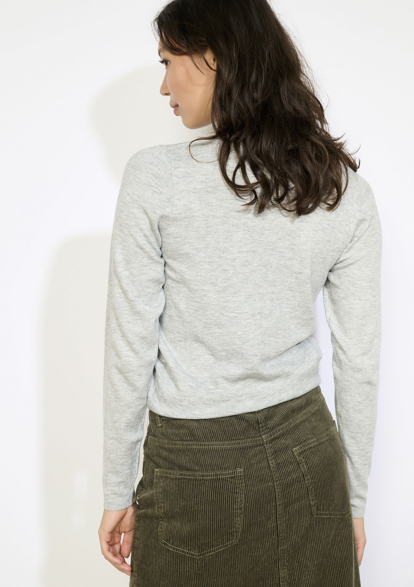 Fijngebreide trui met knopen - LT GREY MEL - 04006920