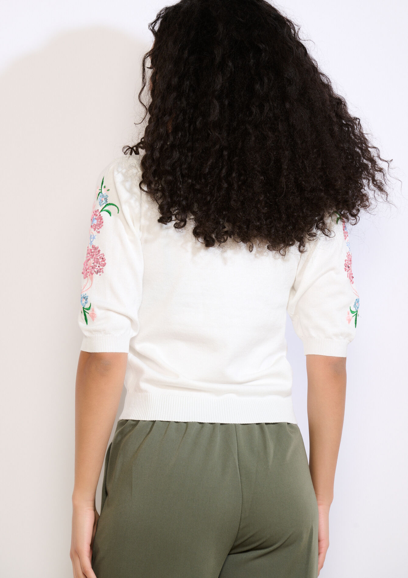 Trui met geborduurde bloemen - OFFWHITE - 04007221_1001