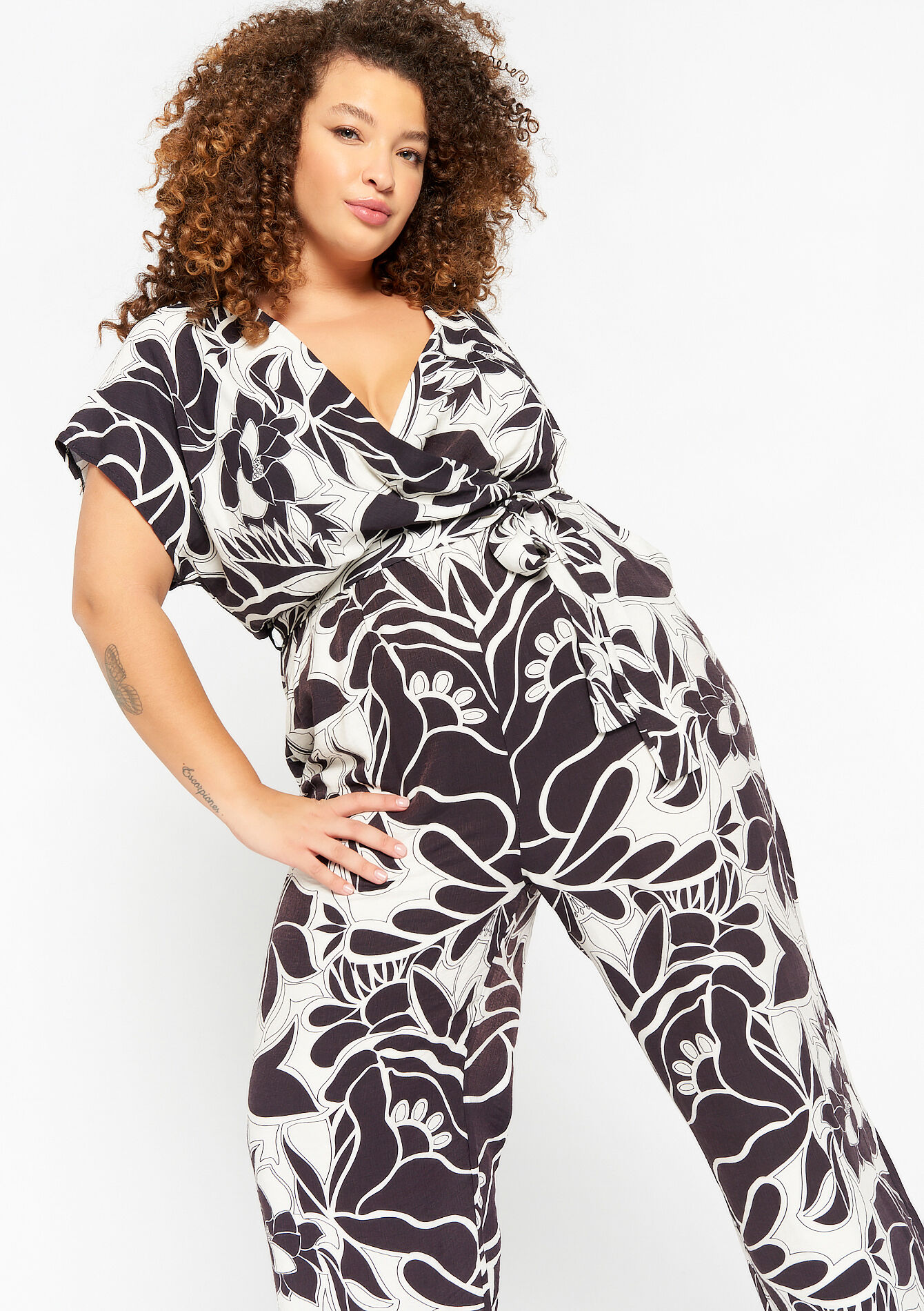 Jumpsuit with floral print - BLACK - 06004442_1119