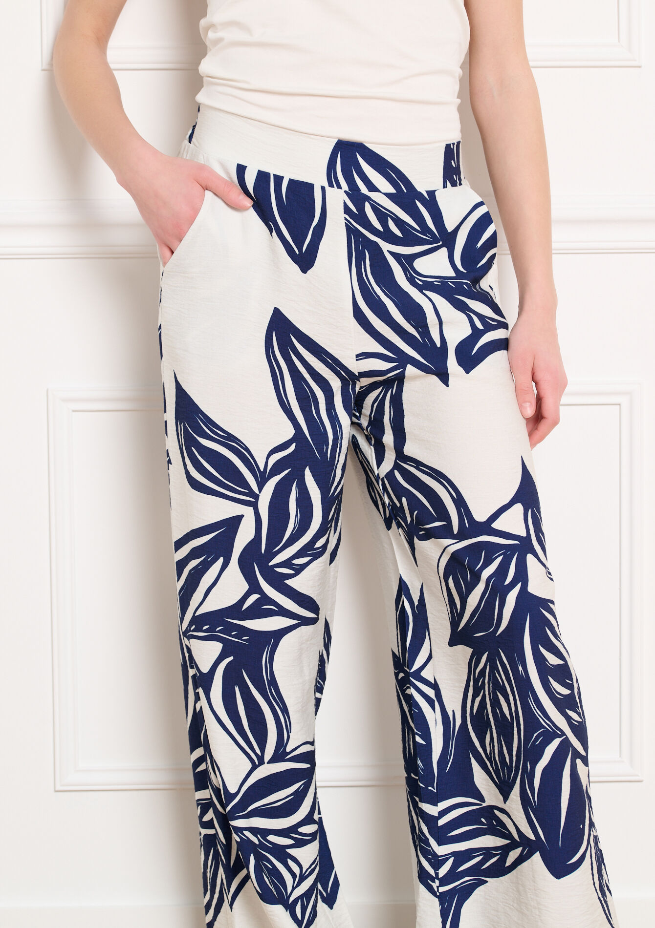 Wijde vloeiende broek met print - VANILLA WHITE - 06601151_1013