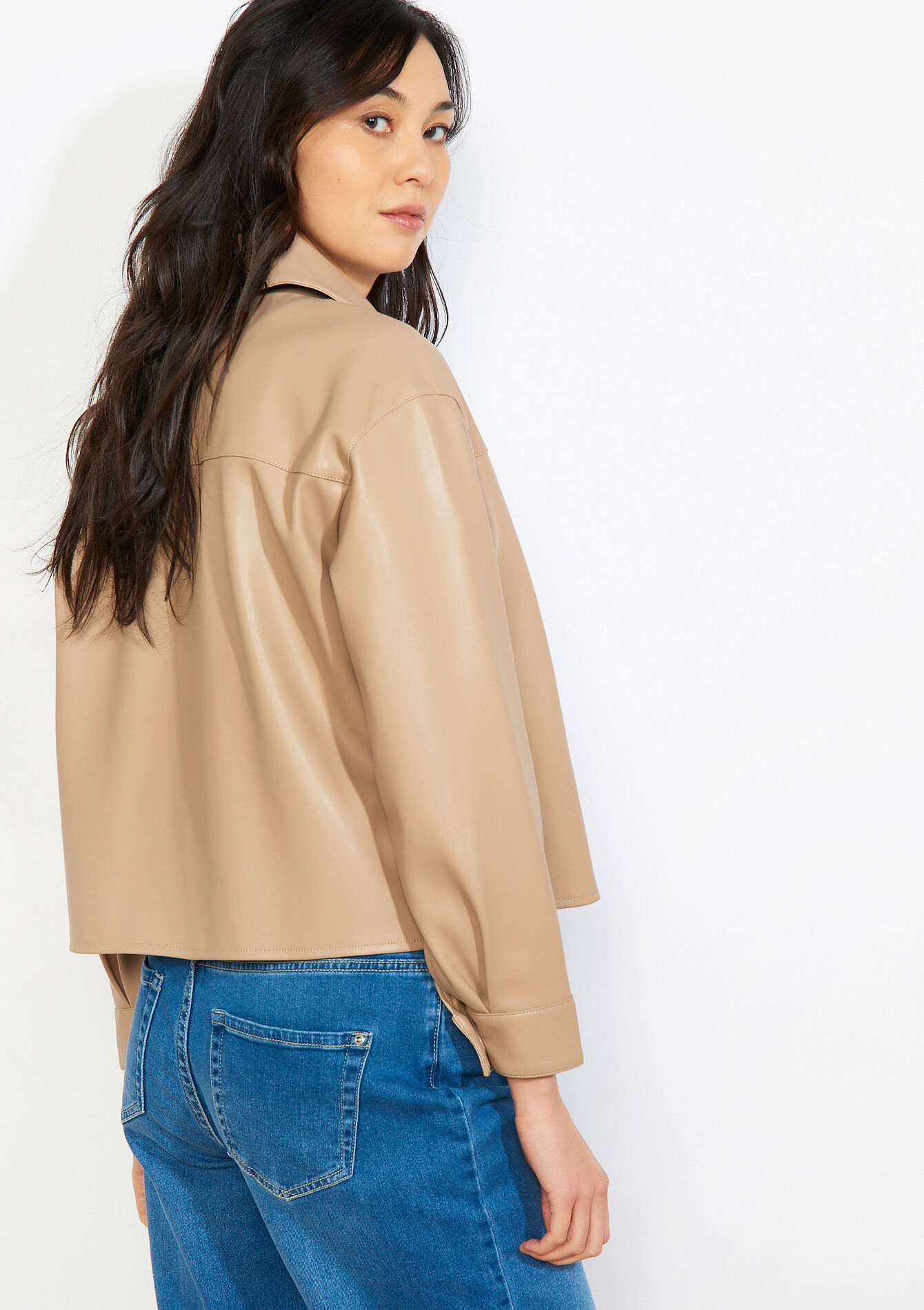 Korte jas met knopen - BEIGE SAND - 09101160_1940