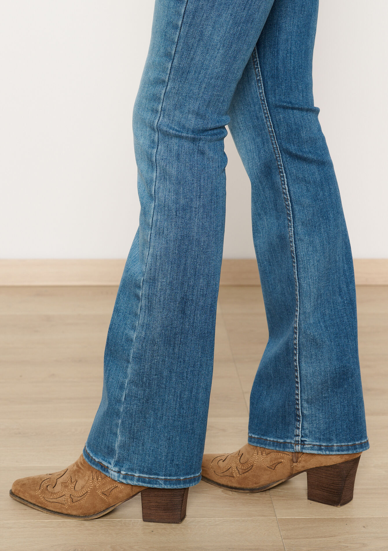 Jean bootcut avec taille haute, Jean bootcut avec taille haute - MEDIUM BLUE - 22000541_0500