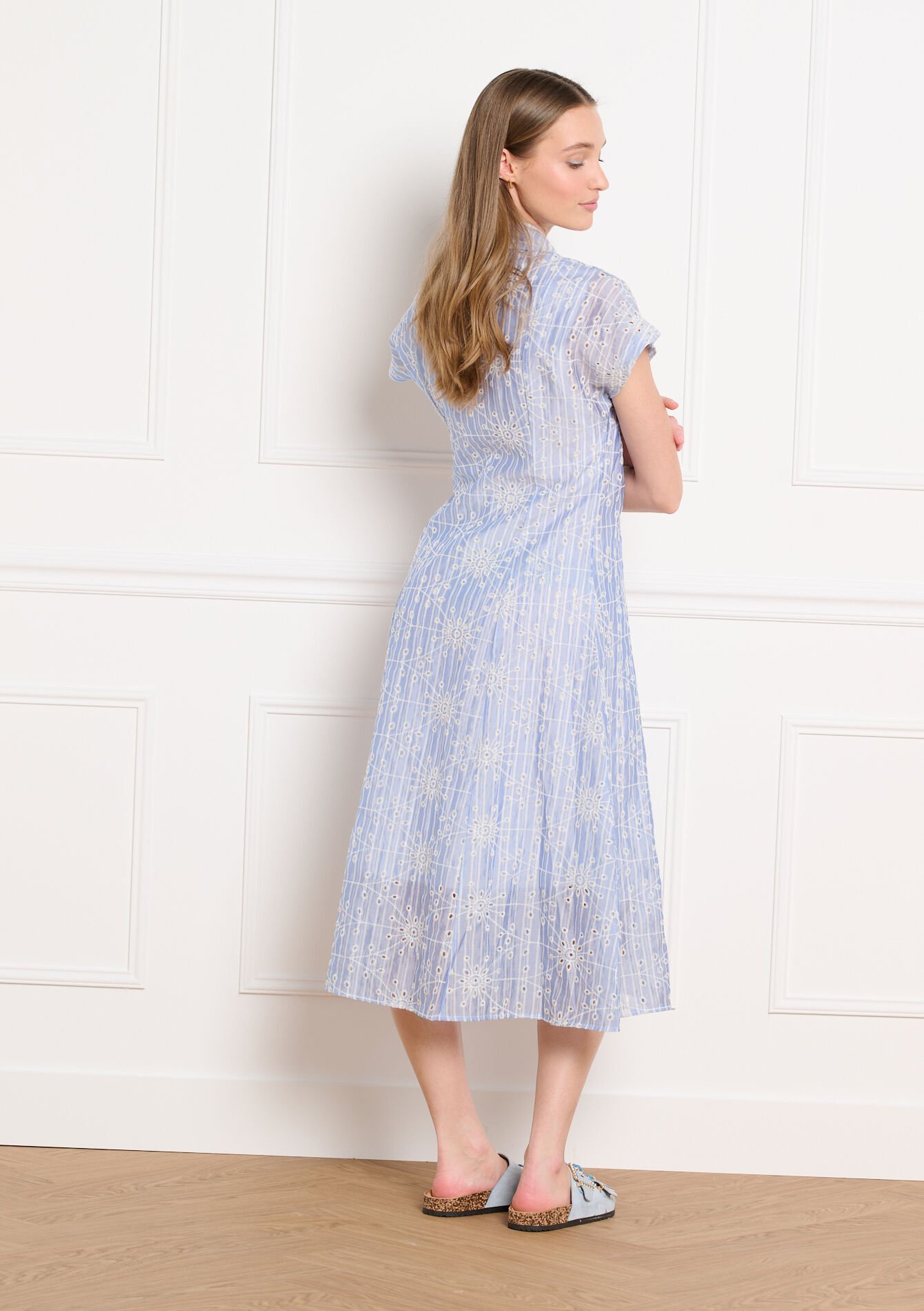 Midi jurk met borduursel - BLUE PASTEL - 08104480_3003