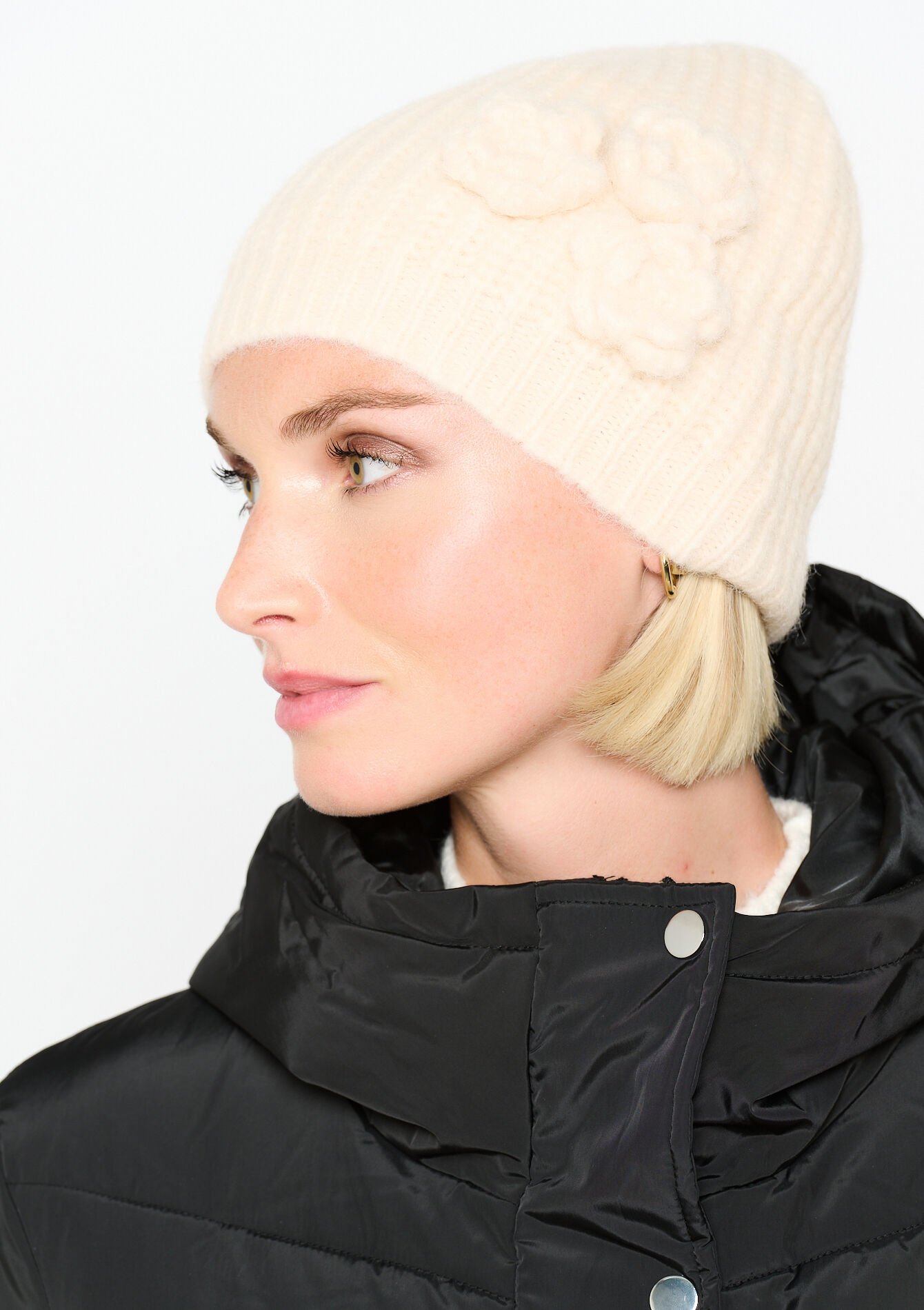 Bonnet avec fleurs crochetées, Bonnet avec fleurs crochetées - OFFWHITE - 17002098_1001