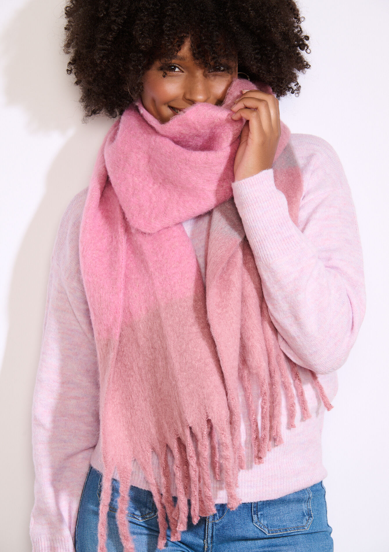 Gestreepte fluffy sjaal, Gestreepte fluffy sjaal - COSMETIC PINK - 17101377_5733