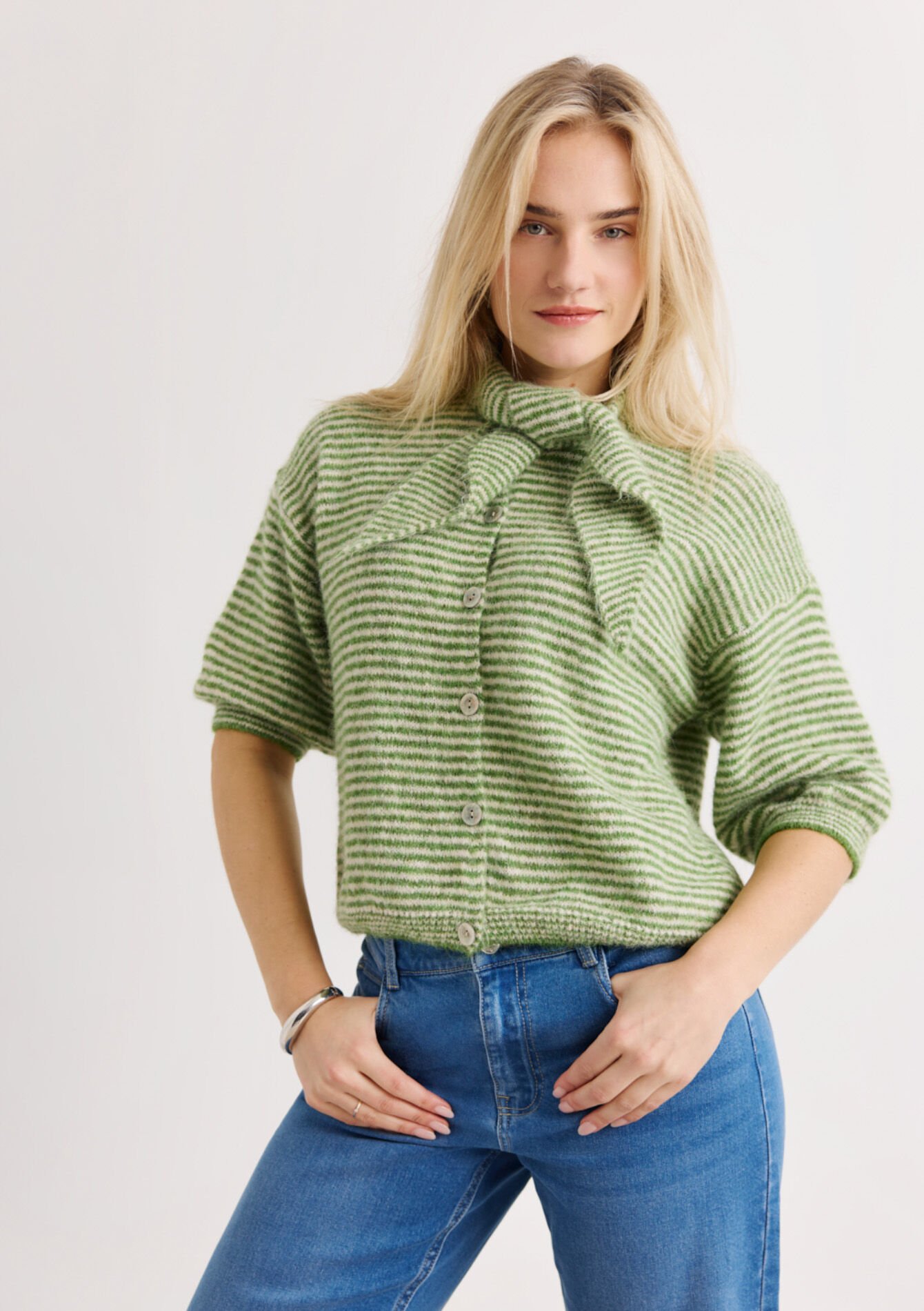 Gestreept vest met strikkraag - GREEN MOSS - 04101450_4504