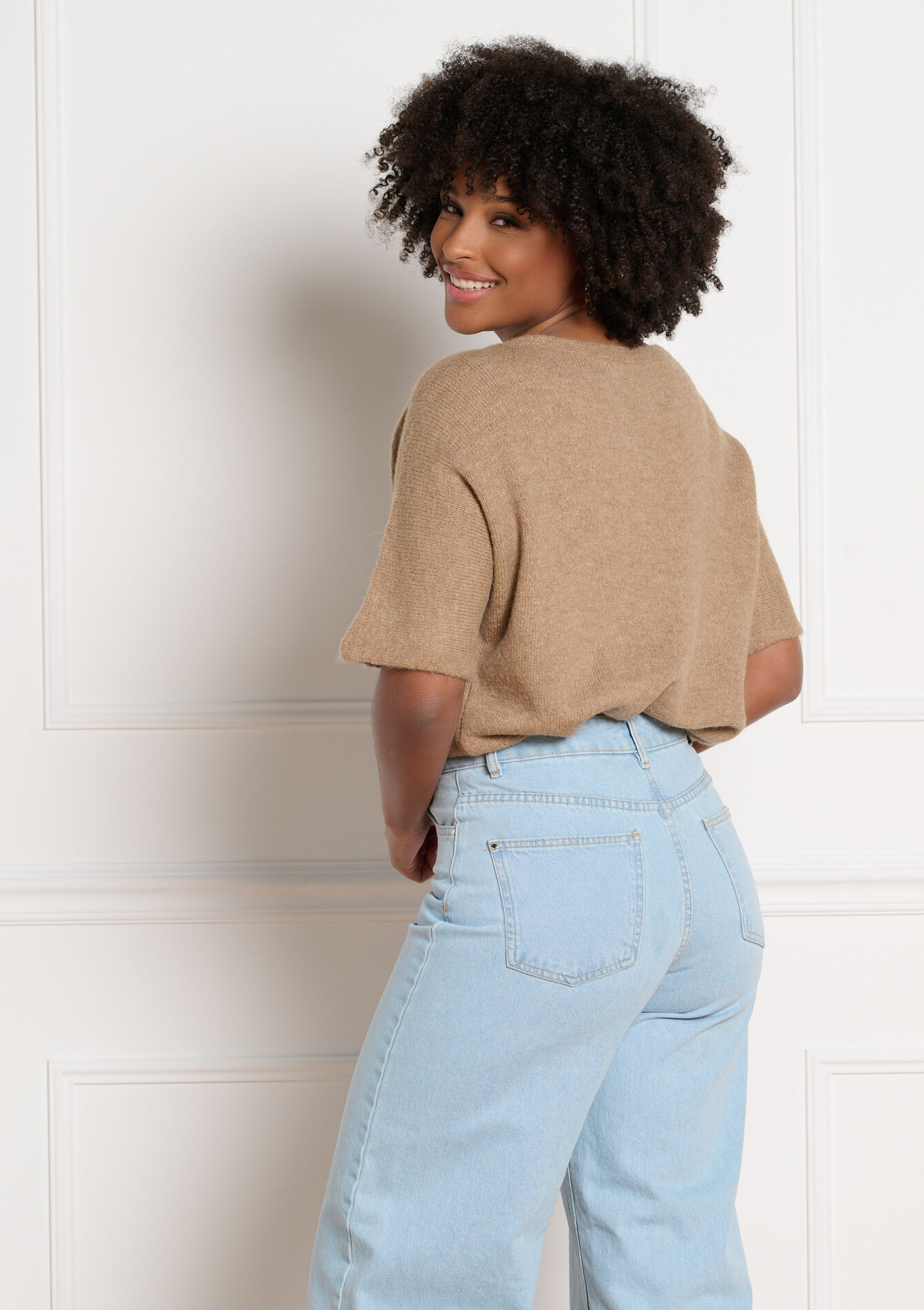 Minimalistische trui met korte mouwen - LIGHT TAUPE - 04007232_2572