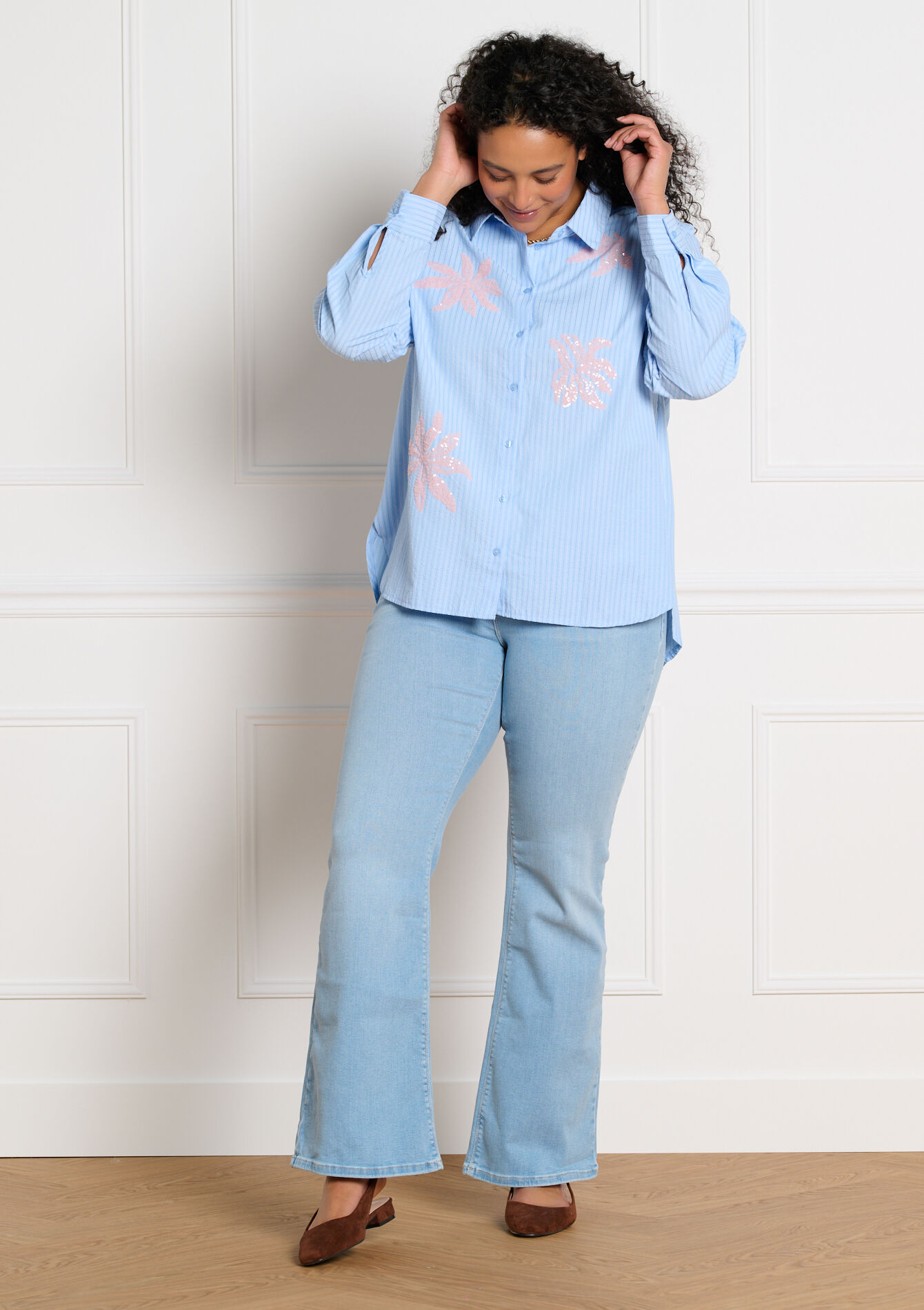 Shirt met pailletten - BLUE PASTEL - 05703036_3003