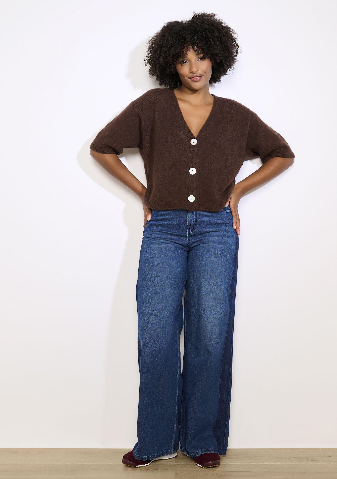 Cropped cardigan with bold buttons - BROWN DARK CHOCOLATE - 04101356_3720