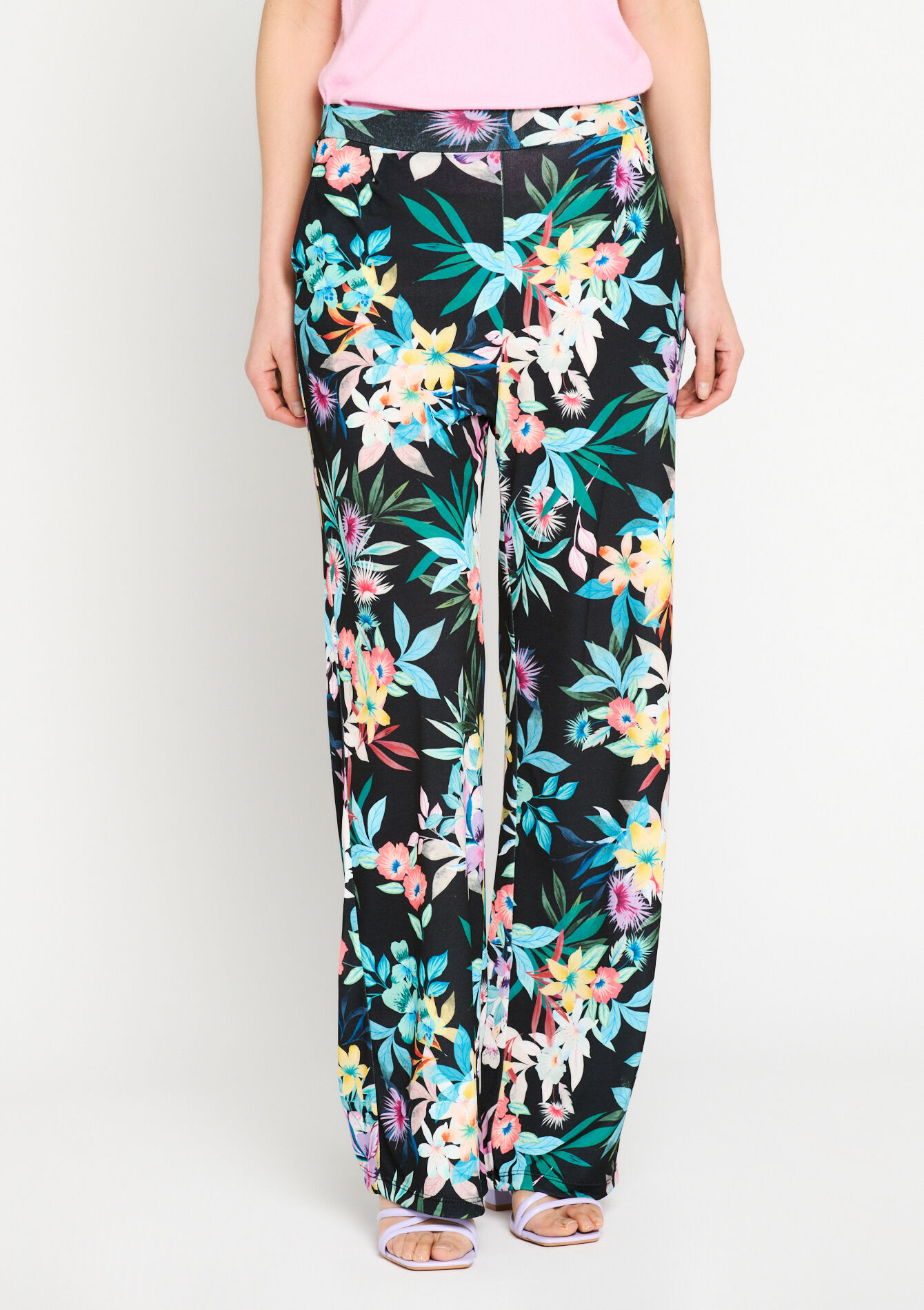 Wide trousers with tropical print - BLACK - 06600746_1119