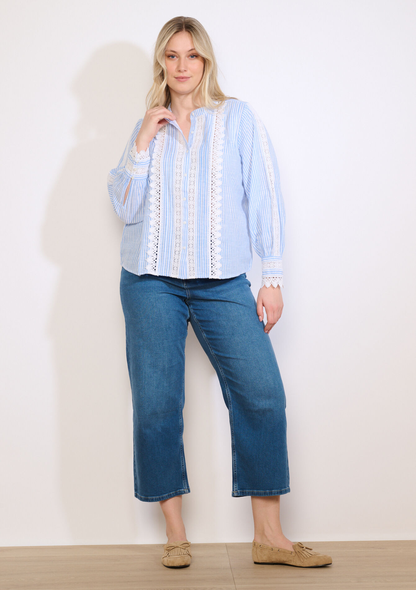 Fijn kant en streepjes blouse - BLUE PASTEL - 05702947_3003