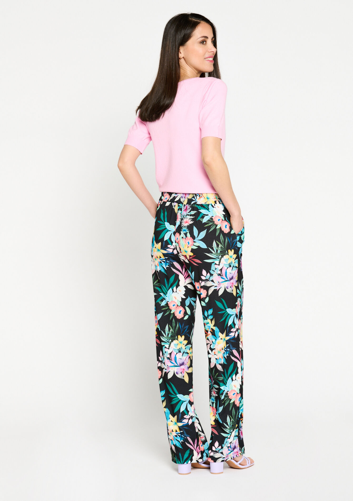 Wide trousers with tropical print - BLACK - 06600746_1119