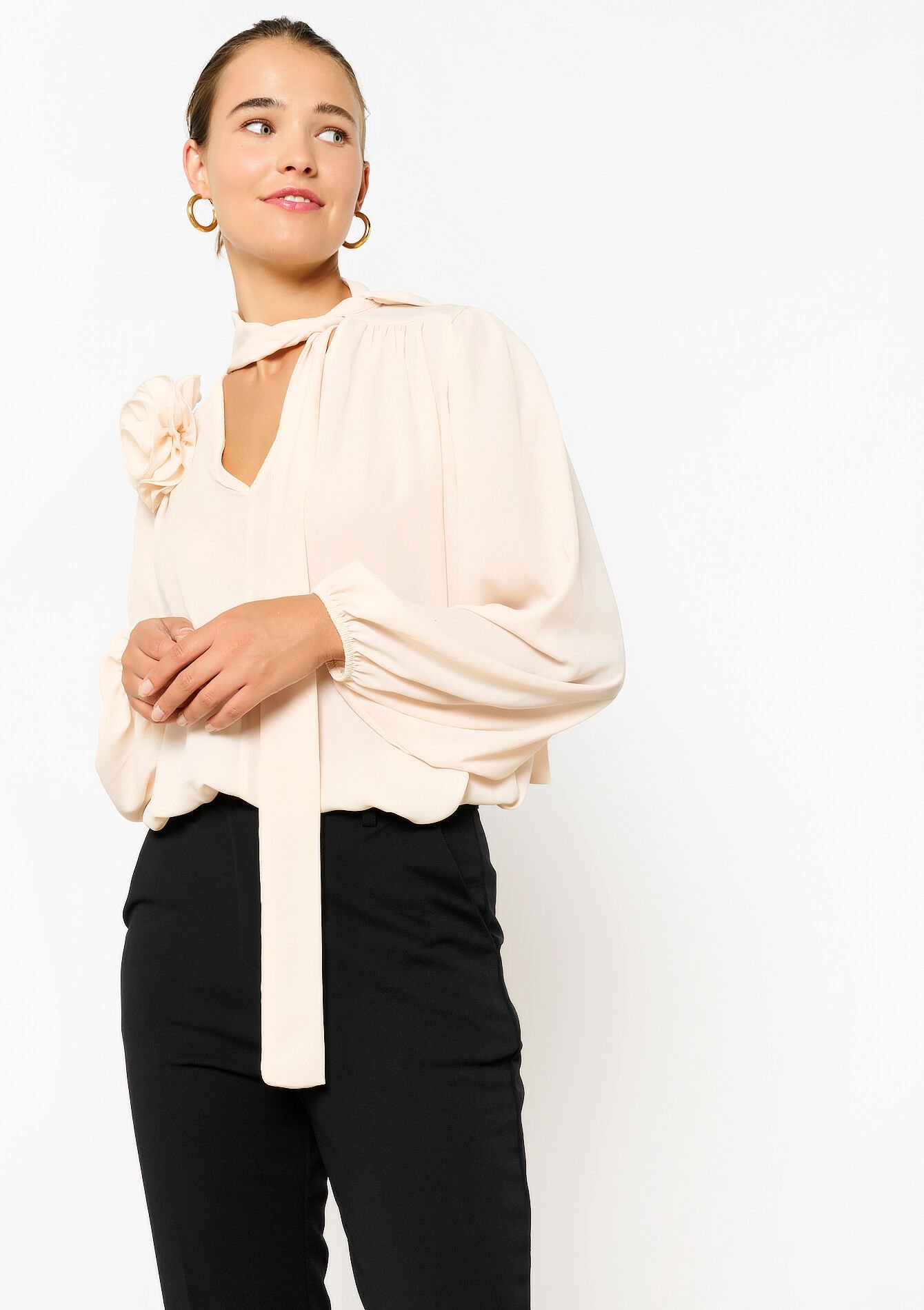 Blouse met bloemenbroche - ECRU PEACH - 05702641_2564