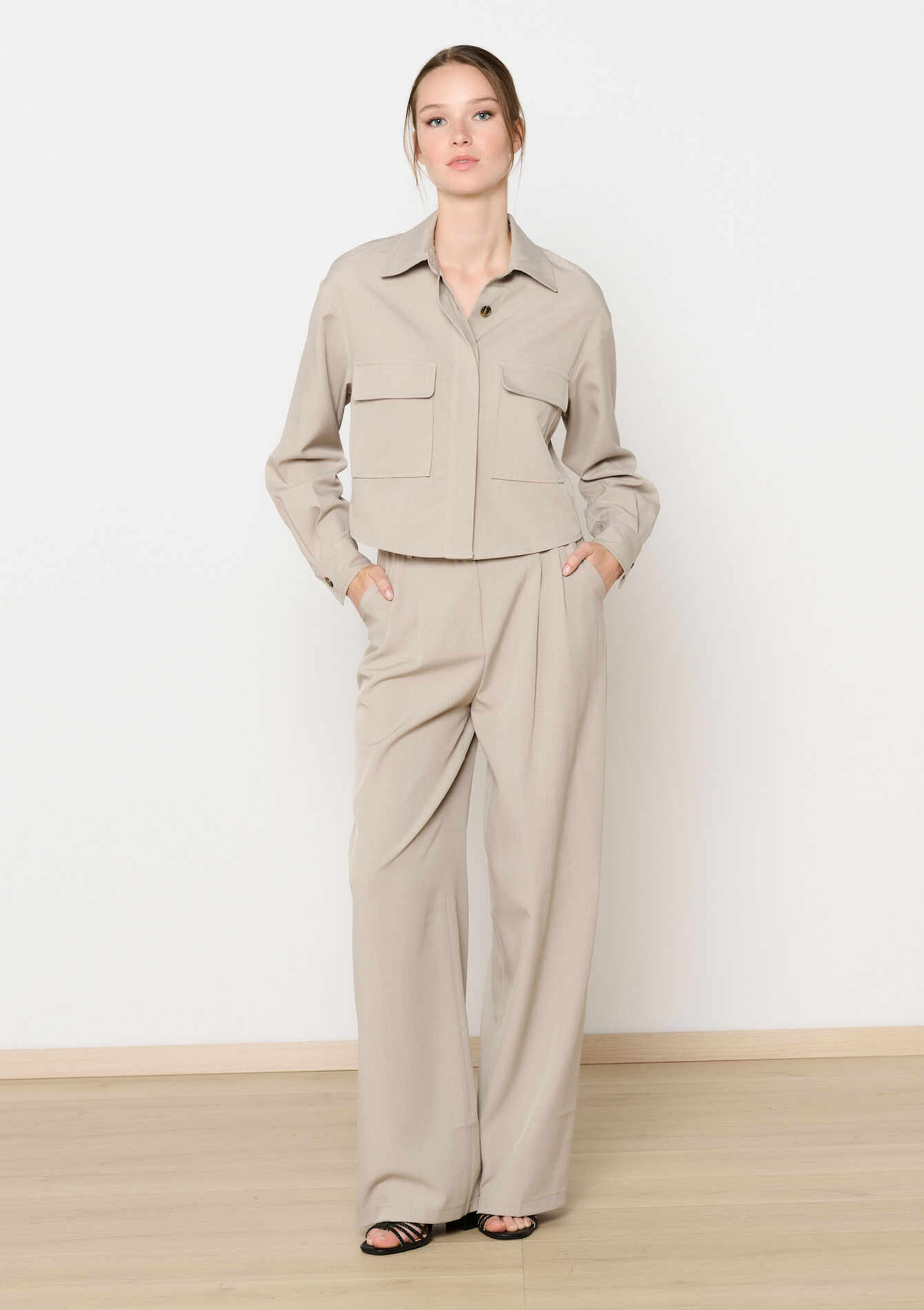 Chemise courte avec poches - BEIGE SAND - 05702633_1940