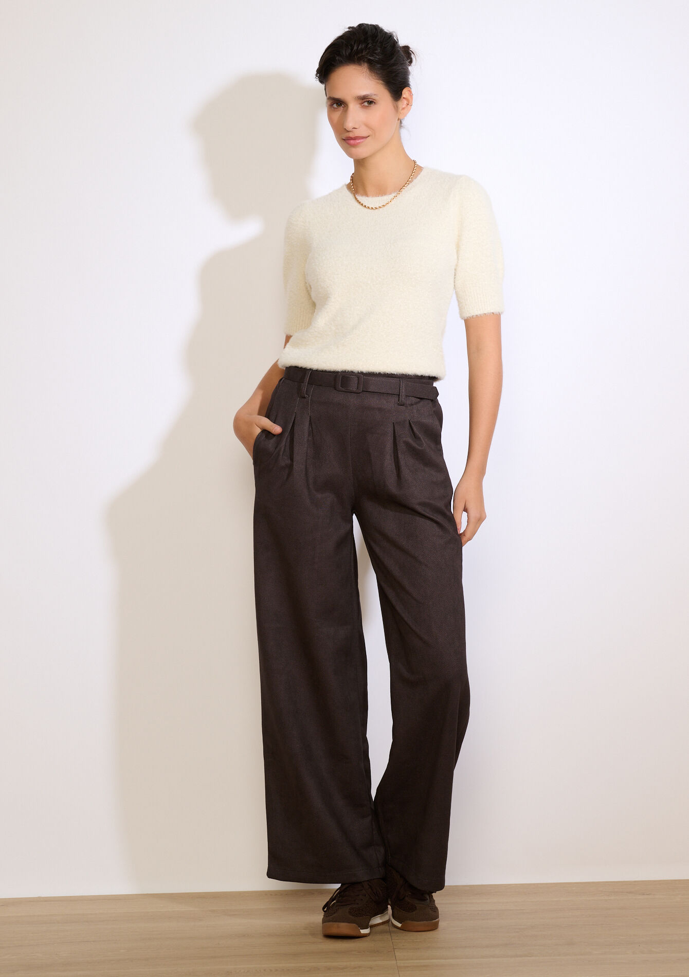 Belted pleated trousers - BROWN DARK CHOCOLATE - 06100782_3720