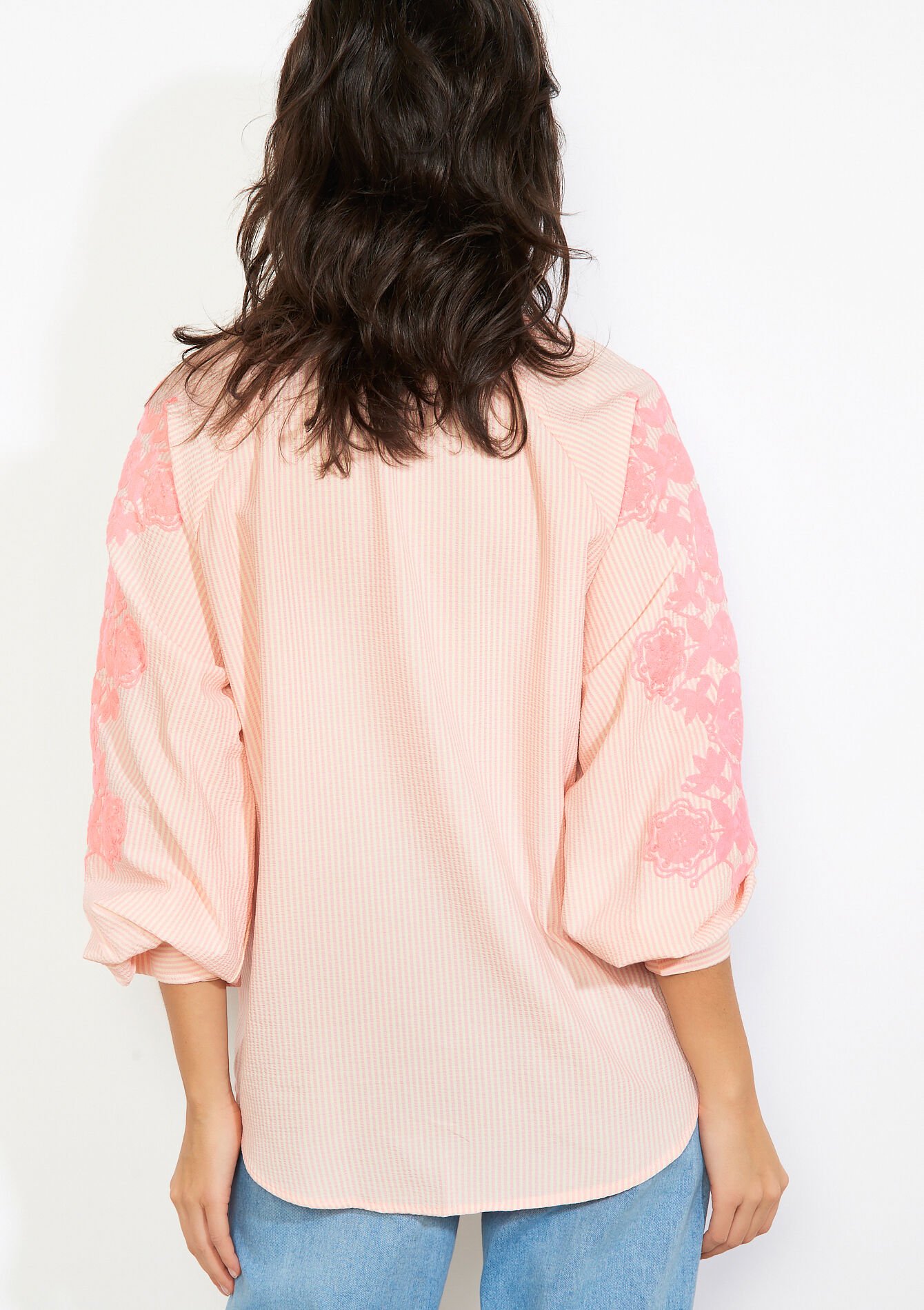 Losvallende blouse met borduursels - PASTEL PEACH - 05703032_1974