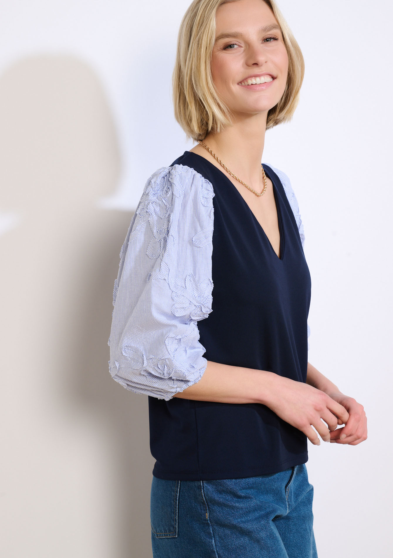 Blouse met geborduurde mouwen - NAVY BASIC - 02302000