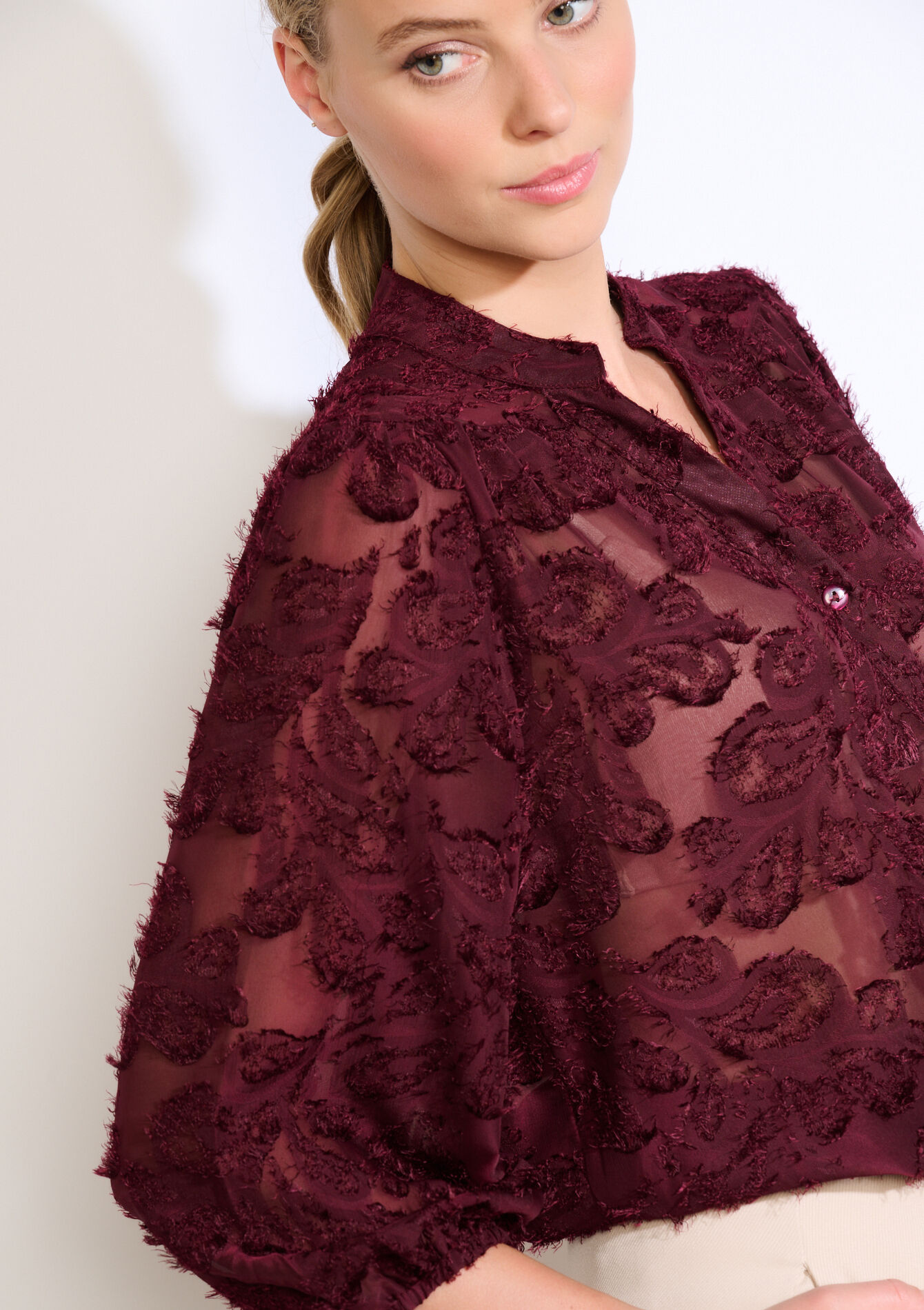 Transparant overhemd met structuur - BORDEAUX WINE - 05702855_5514