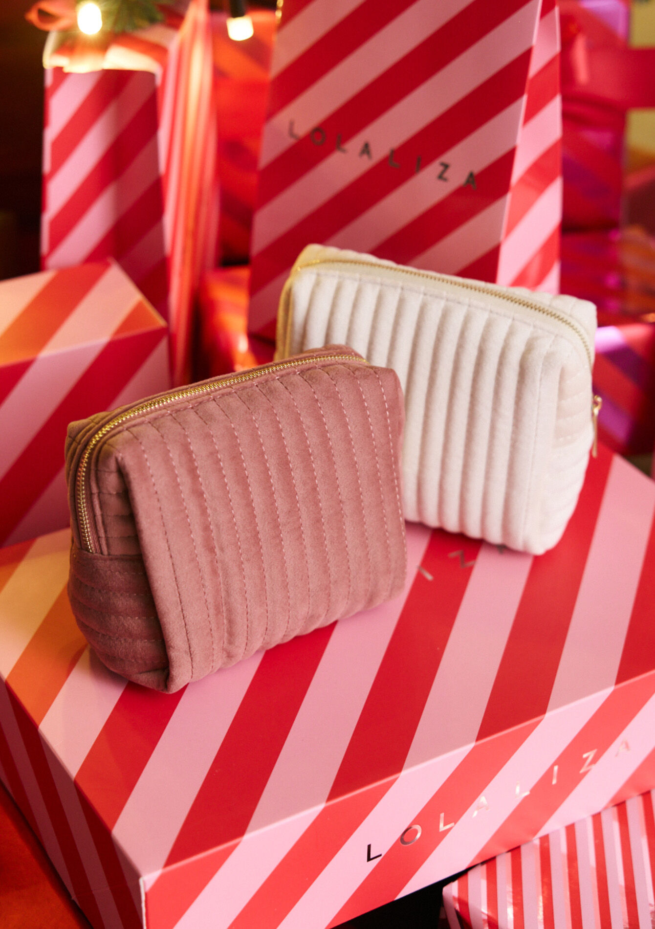 Gewatteerde velvet pouch, , back