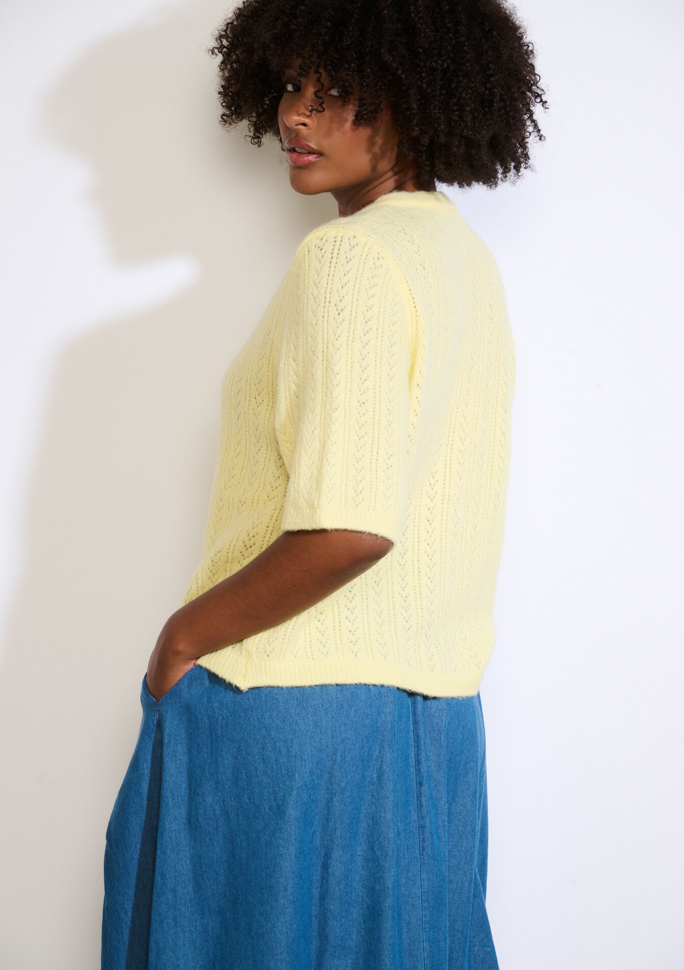 Fijngebreden vestje met kortmouwen , Fijngebreden vestje met kortmouwen - YELLOW PASTEL - 04101335_5004