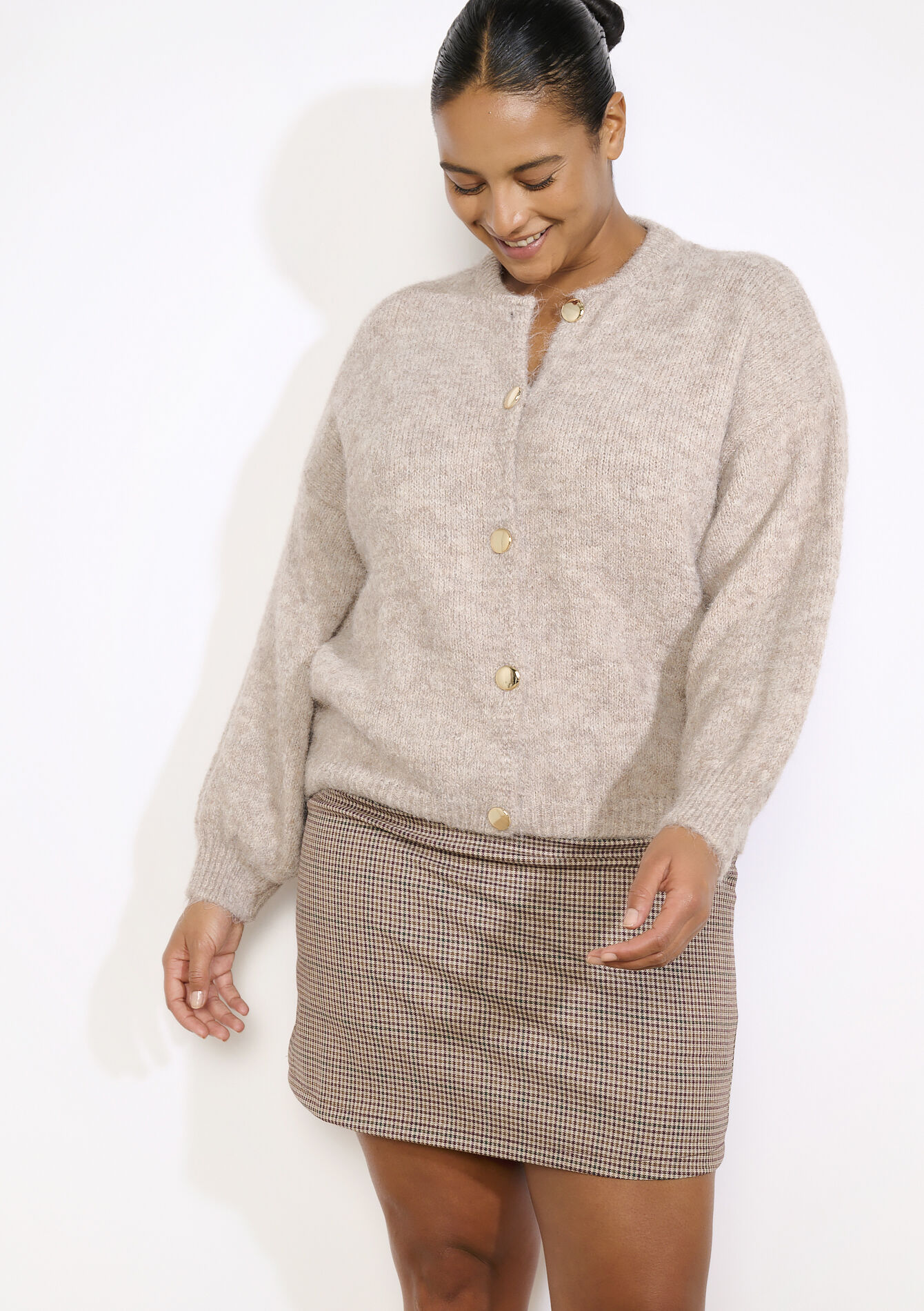 Fijngebreide cardigan met knopen, Fijngebreide cardigan met knopen - LIGHT TAUPE - 04101395_2572