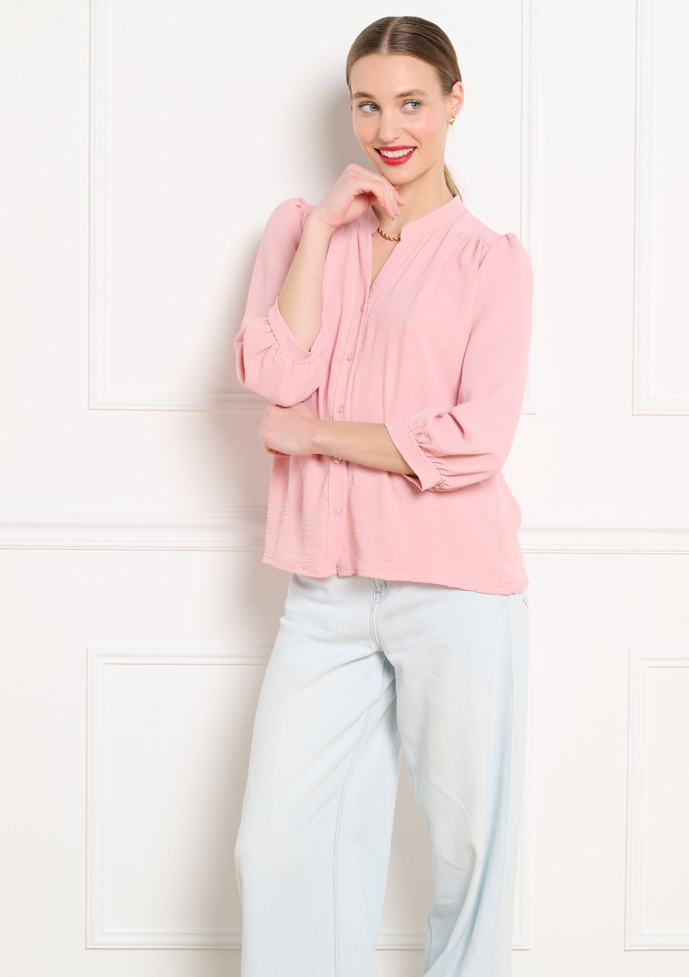 Vloeiende blouse met V-hals, , back