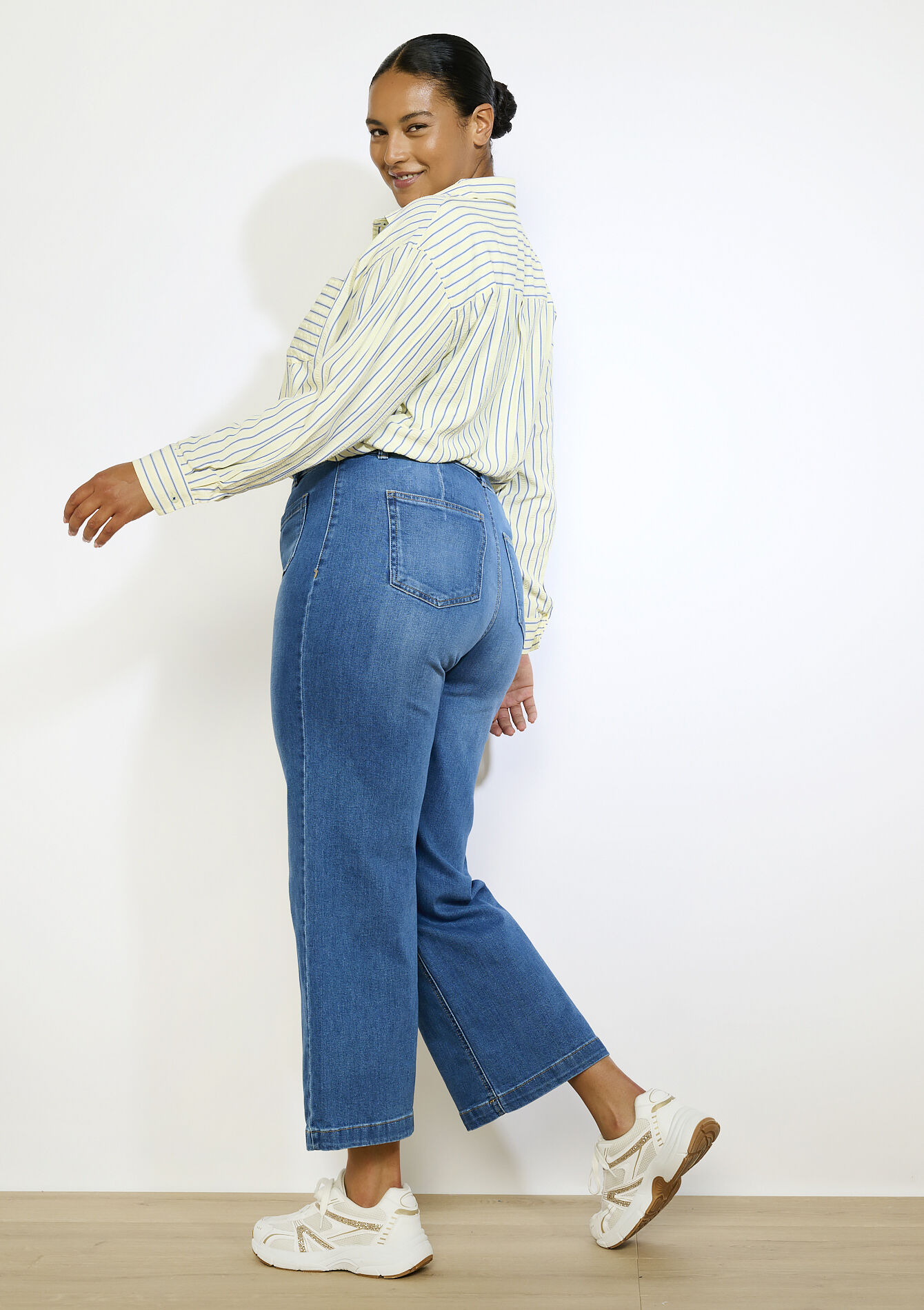 Flared jeans met hoge taille en zakken , Flared jeans met hoge taille en zakken - MEDIUM BLUE - 22000617_0500