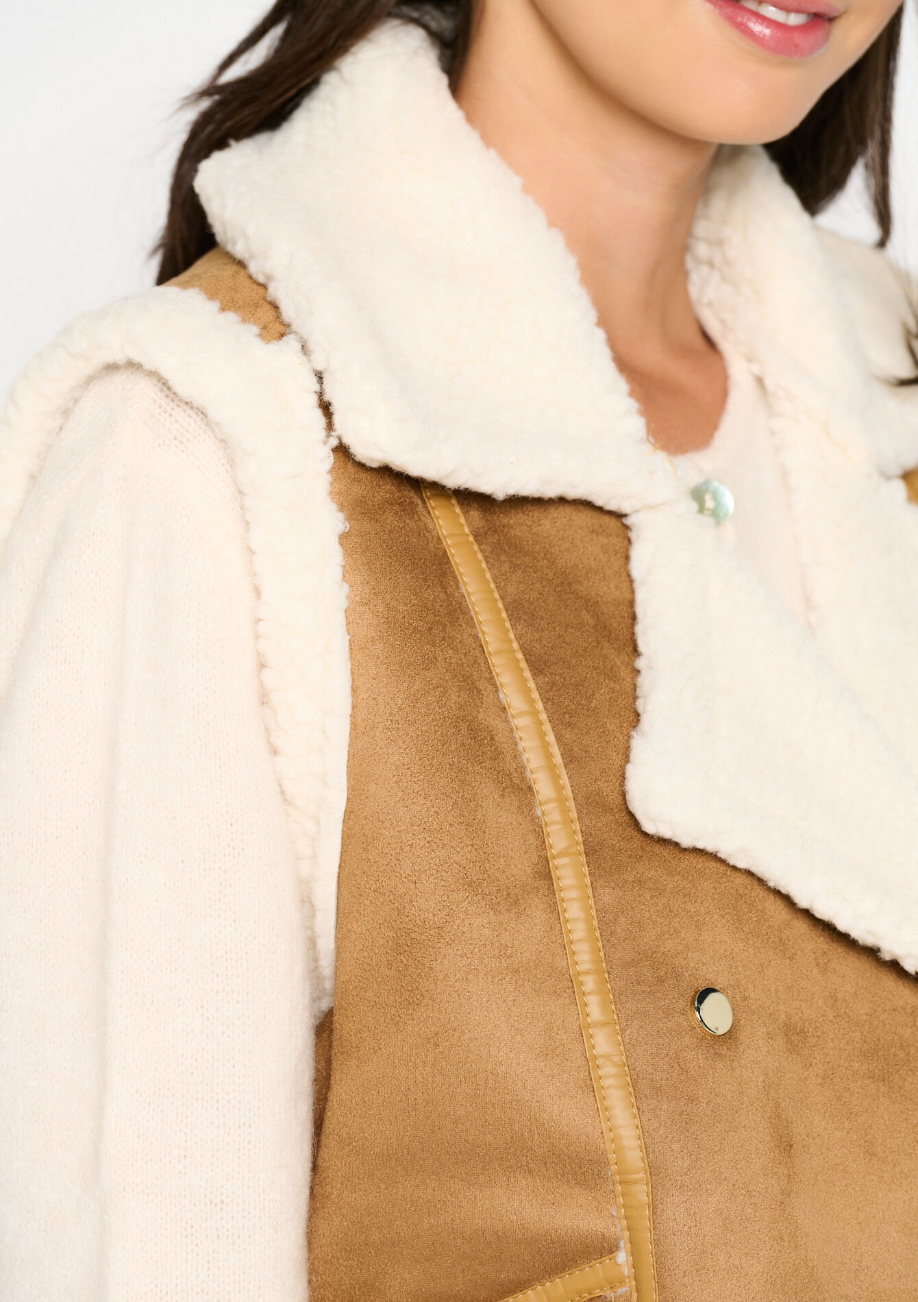 Sleeveless shearling jacket - CAMEL GINGER - 23000618_3831