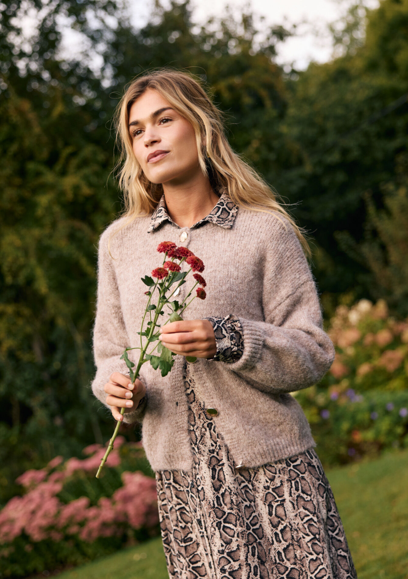 Fijngebreide cardigan met knopen, , back